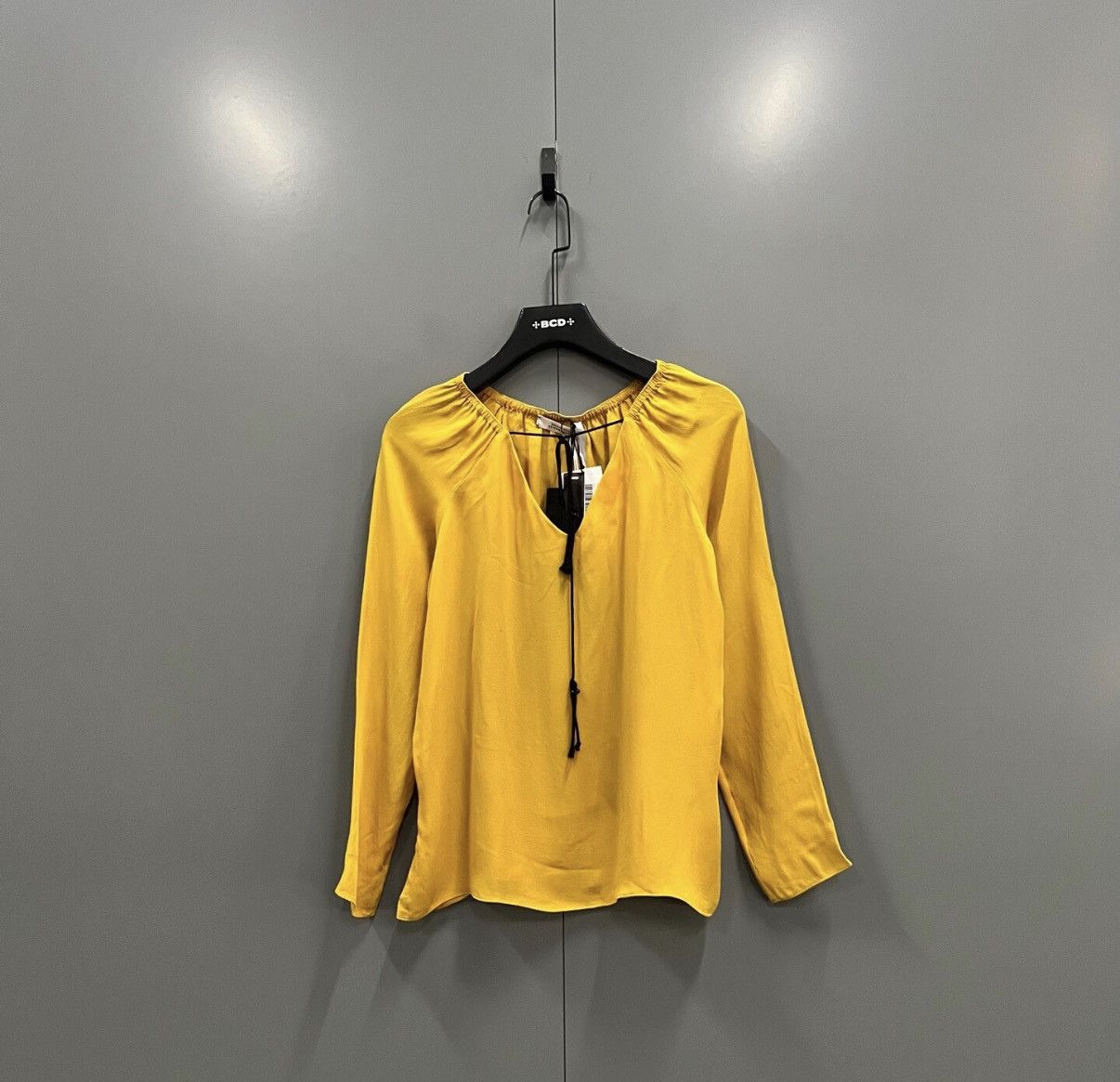 DOROTHEE SCHUMACHER Dorothee Schumacher Yellow V-neck Top J41 Size M / US 6-8 / IT 42-44 - 1 Thumbnail