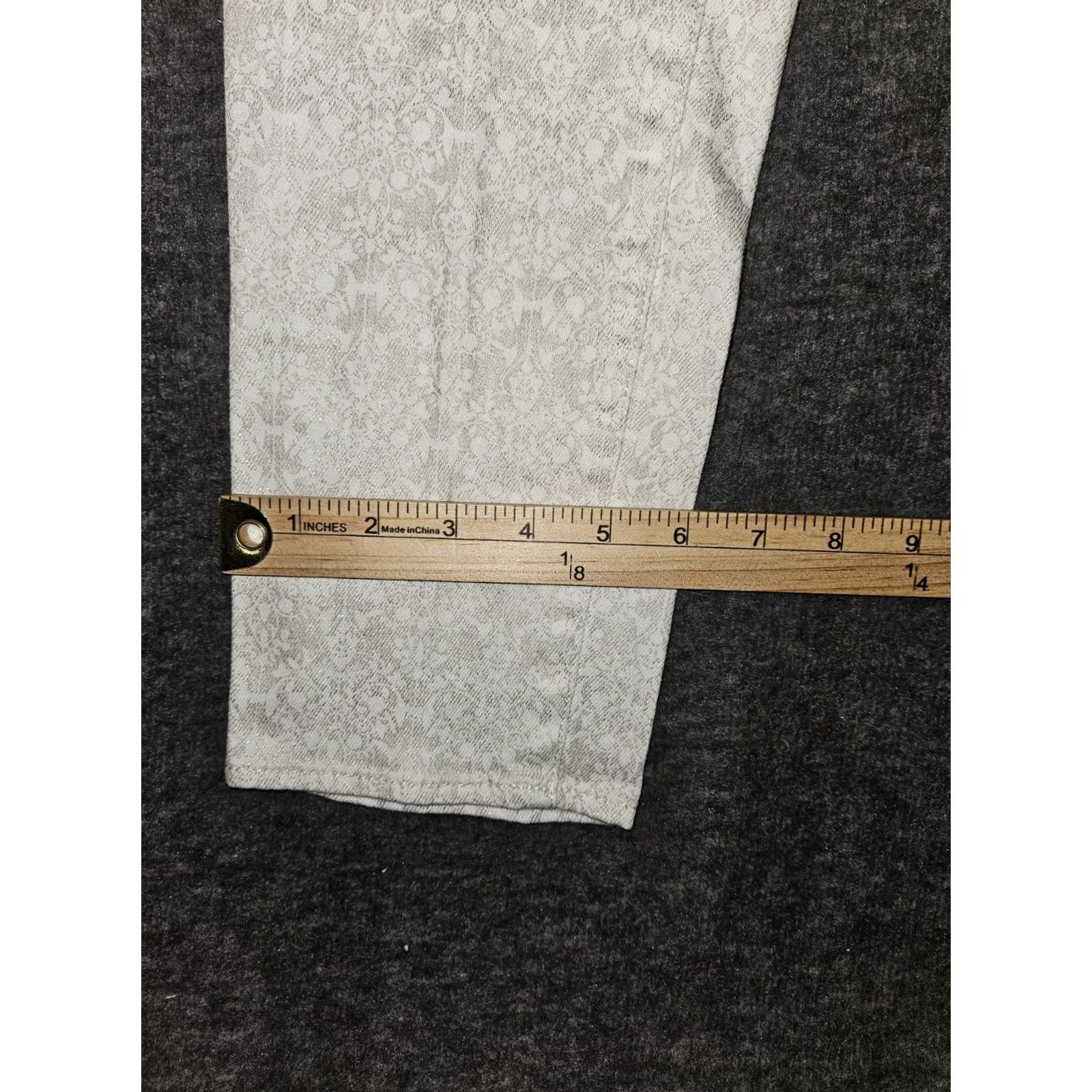 Vintage Rock & Republic Hamburg Skinny Jeans Women's 12 White Paisley Modern Fashion Casual Bohemian Rock 12 Womens Jeans Size 34" / US 12 / IT 48 - 7 Thumbnail