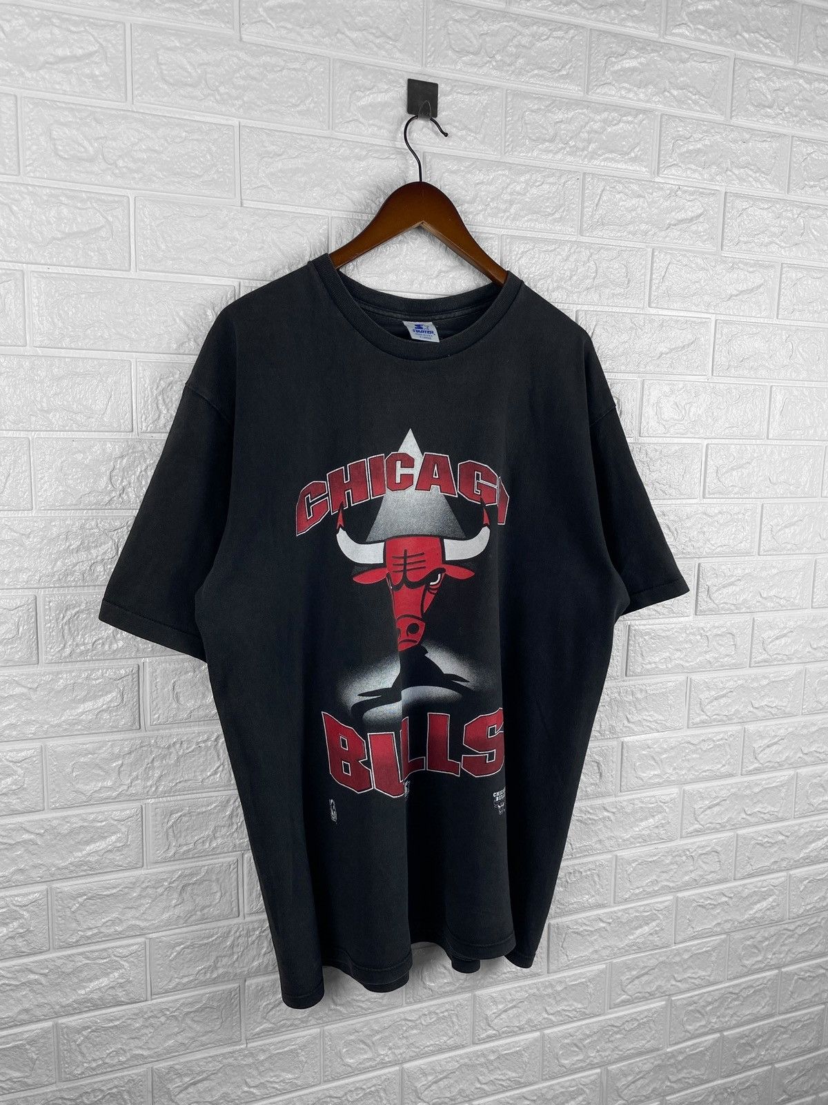 NBA Vintage Starter Chicago Bulls NBA 90s t-shirt Size US XL / EU 56 / 4 - 3 Thumbnail