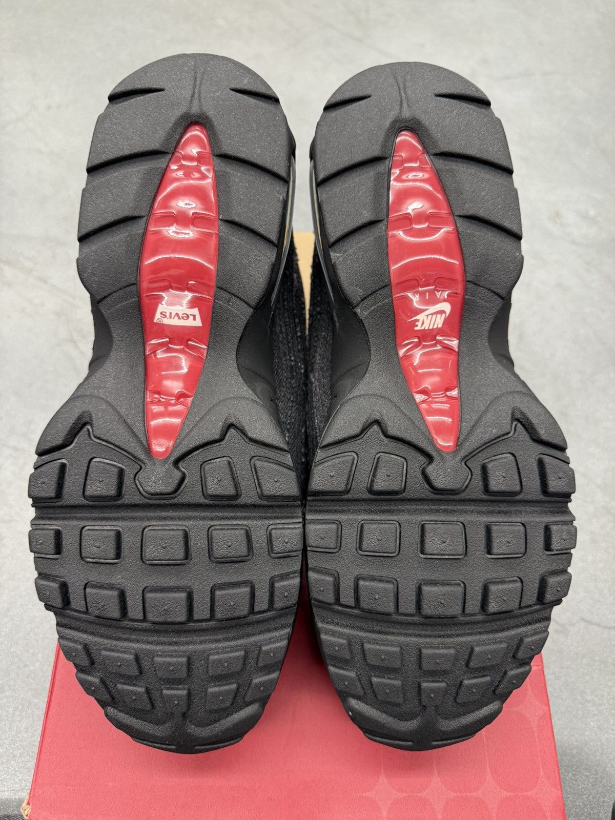 Levi's × Nike 2025 Nike Air Max 95 OG Levis Black Size US 9 / EU 42 - 11 Thumbnail