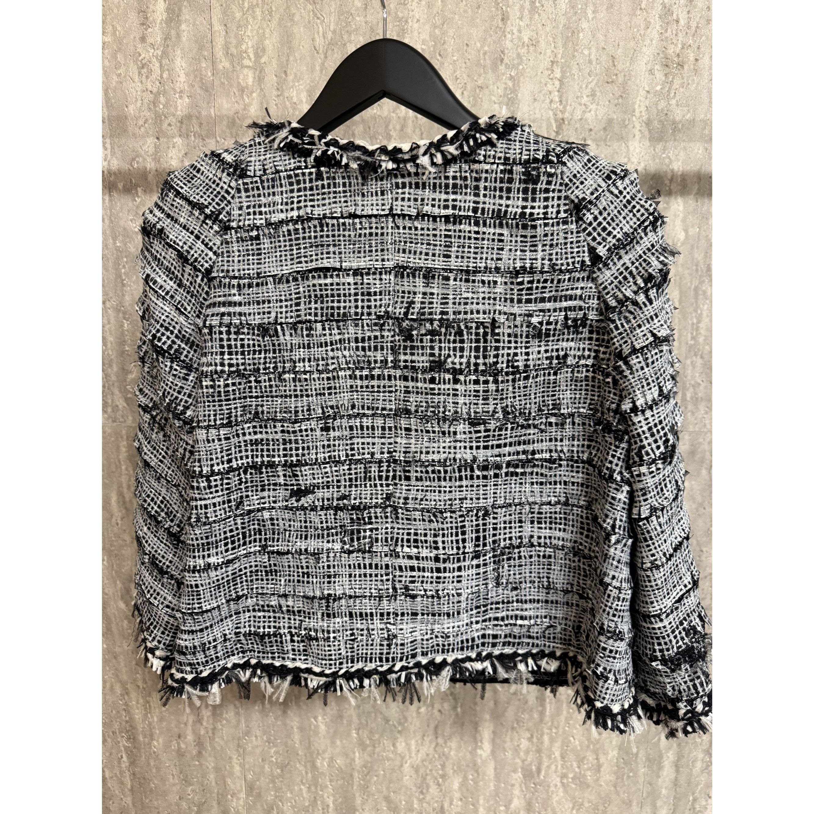 Chanel Chanel Black & White Tweed Jacket Size XS / US 0-2 / IT 36-38 - 2 Thumbnail