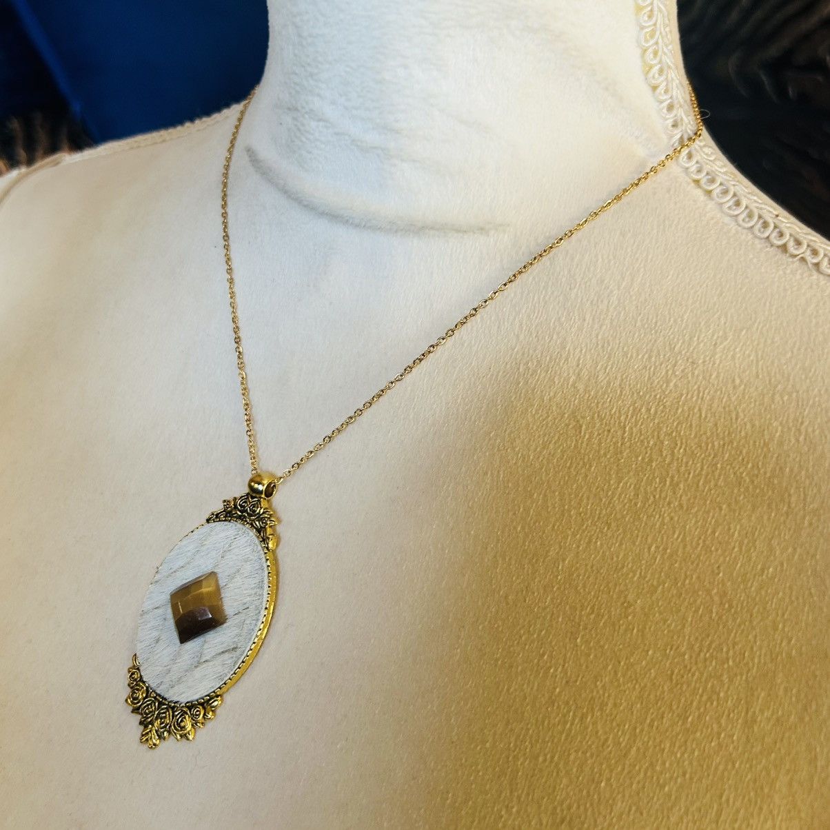 Handmade Handcrafted cowhide vintage gem cameo pendant necklace Size ONE SIZE - 4 Thumbnail
