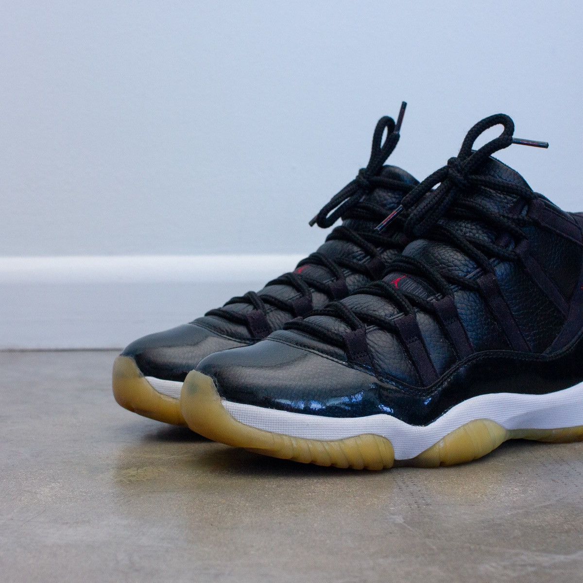 Jordan Brand Air Jordan 11 Retro 2015 '72-10' - 378037 002 Size US 8 / EU 41 - 2 Thumbnail