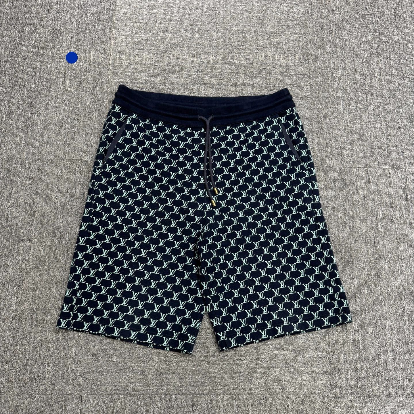 Louis Vuitton All-Over Print Shorts in Multi Color Size US 38 / EU 54 - 1 Thumbnail