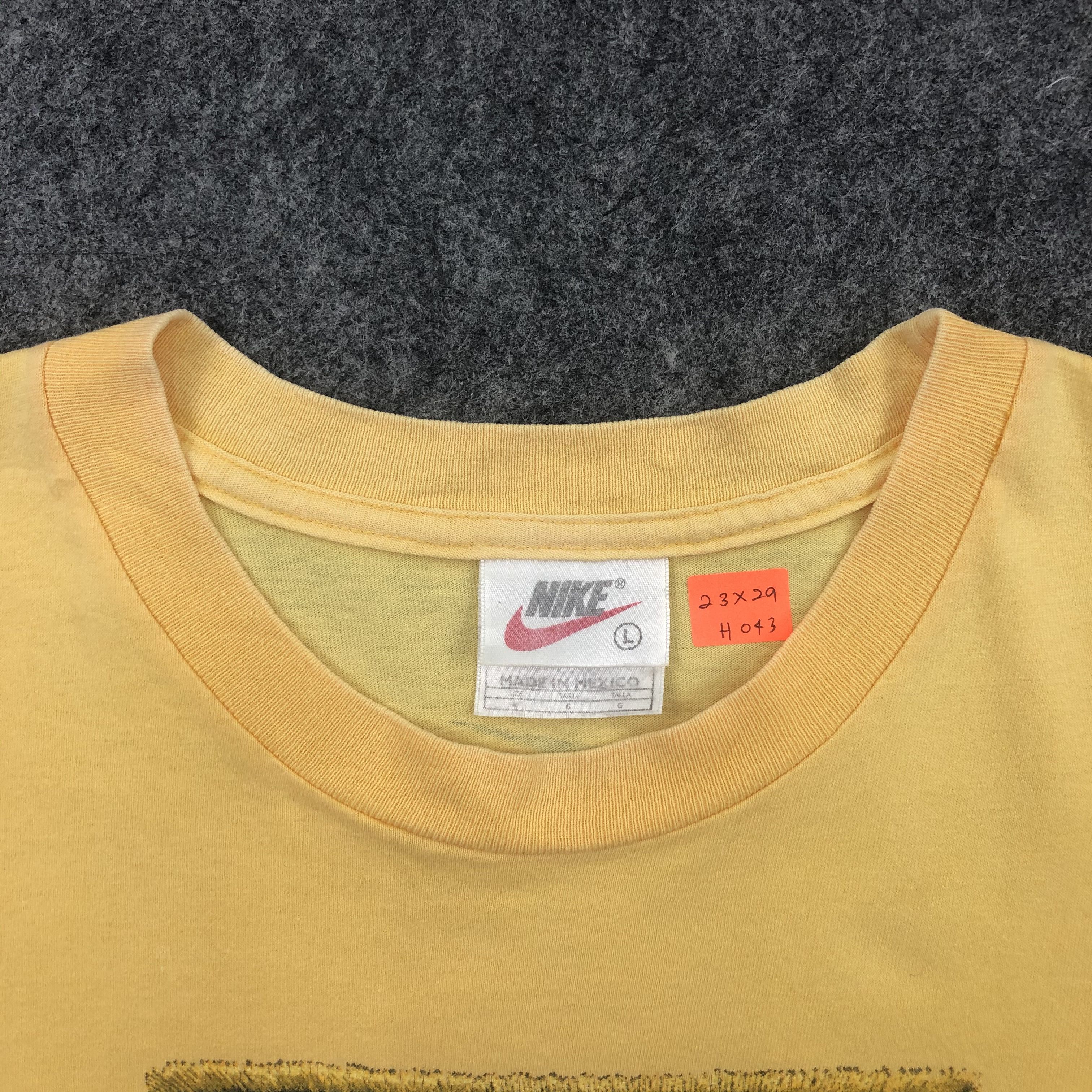 Nike Vintage 90s NIKE Tennis Court Big Logo Shirt Tee Size L-H043 Size US L / EU 52-54 / 3 - 8 Thumbnail