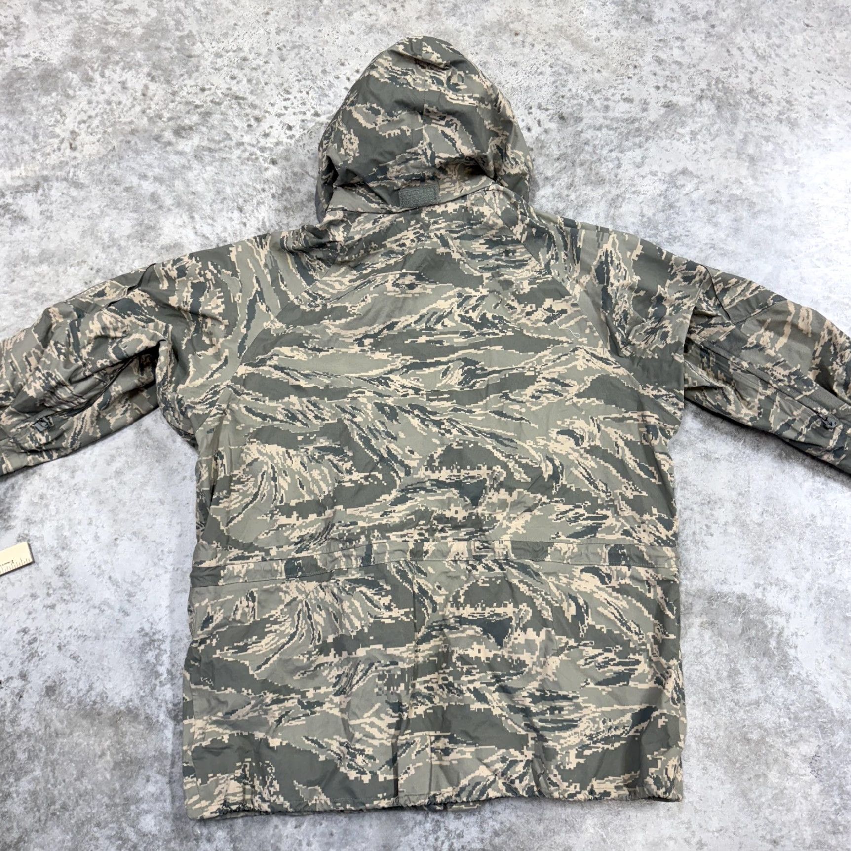 Vintage US Air Force APECS Parka Mens Large Regular Tiger Stripe Camouflage Hooded Jacket Size US L / EU 52-54 / 3 - 5 Thumbnail