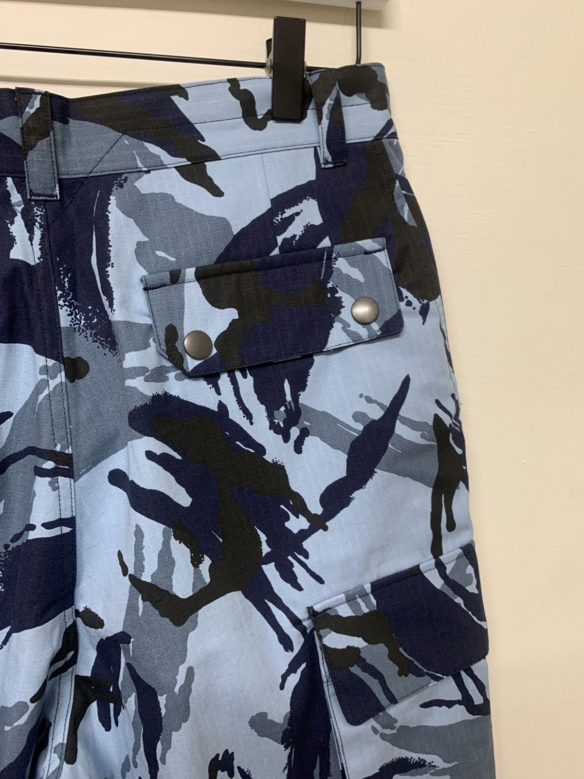 Kenzo KENZO TROPIC CAMO PRINTED CARGO SHORT Size US 32 / EU 48 - 3 Thumbnail