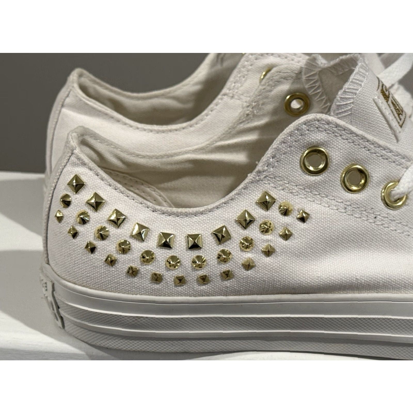 Converse VINTAGE Converse All Star Chuck Taylor Women's Sneakers 10.5 White Studded Athletic Stars Size US 8.5 / IT 38.5 - 2 Thumbnail