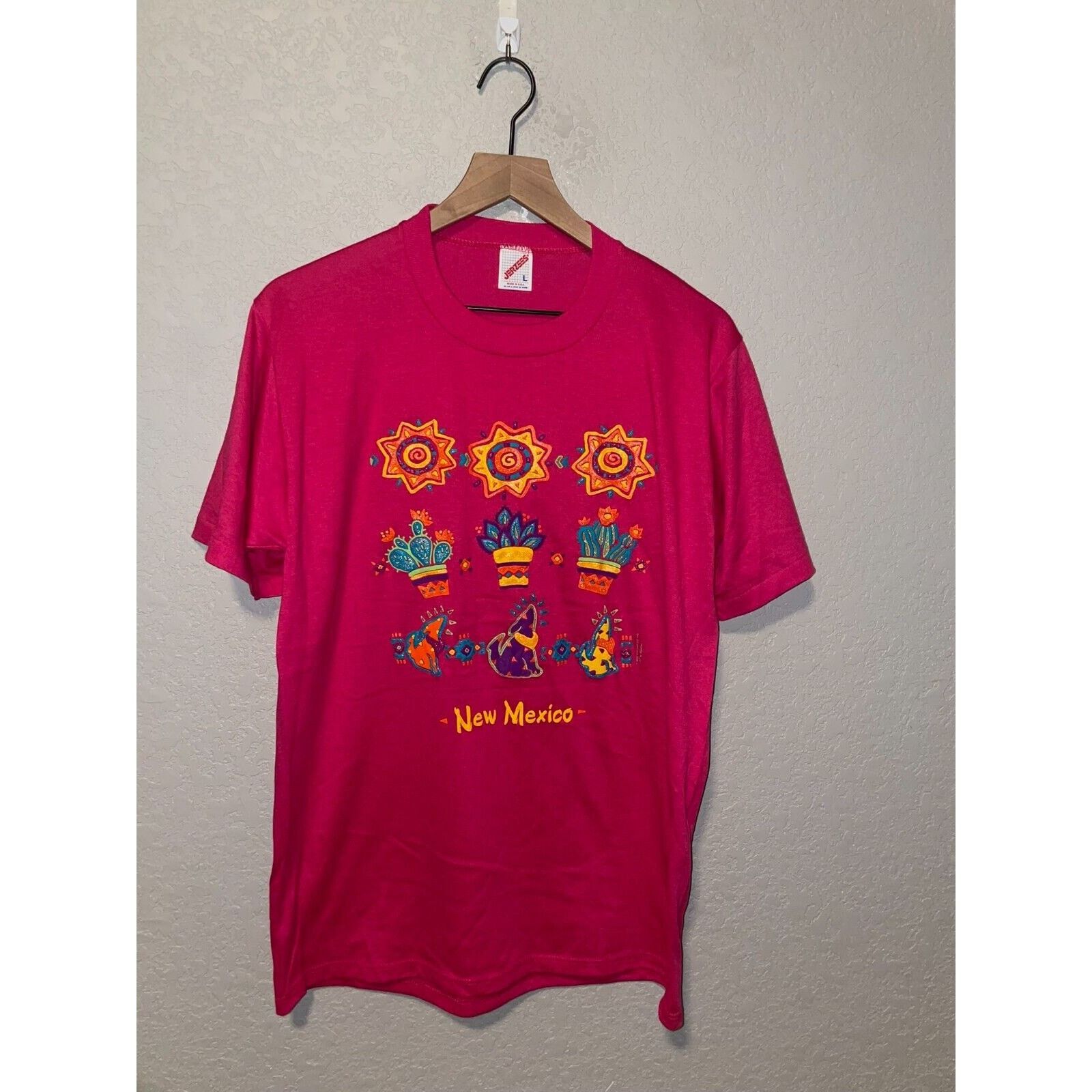 Jerzees Vintage New Mexico Shirt Wolf Coyote Native Art Tee Pink 90s Size US L / EU 52-54 / 3 - 1 Thumbnail