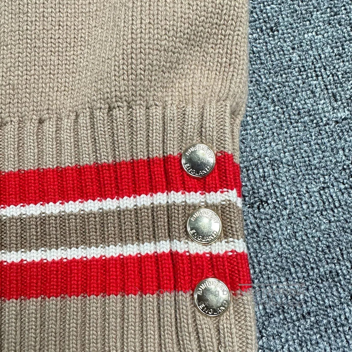 Burberry Burberry V. Size XS / US 0-2 / IT 36-38 - 4 Thumbnail