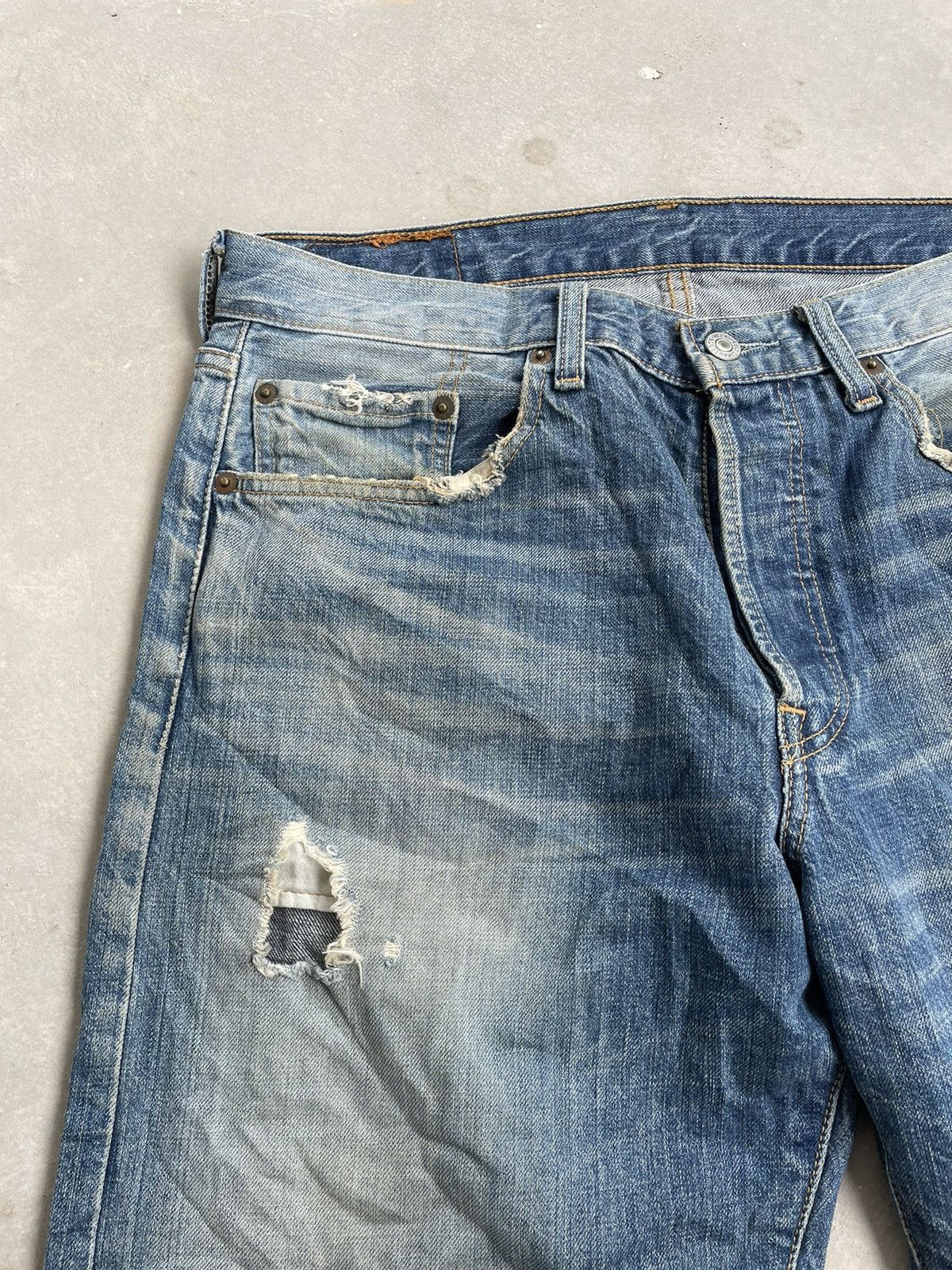 Levi's × Vintage LEVIS 501 VINTAGE JAPAN WELL WORN DENIM PANT Size US 32 / EU 48 - 3 Thumbnail