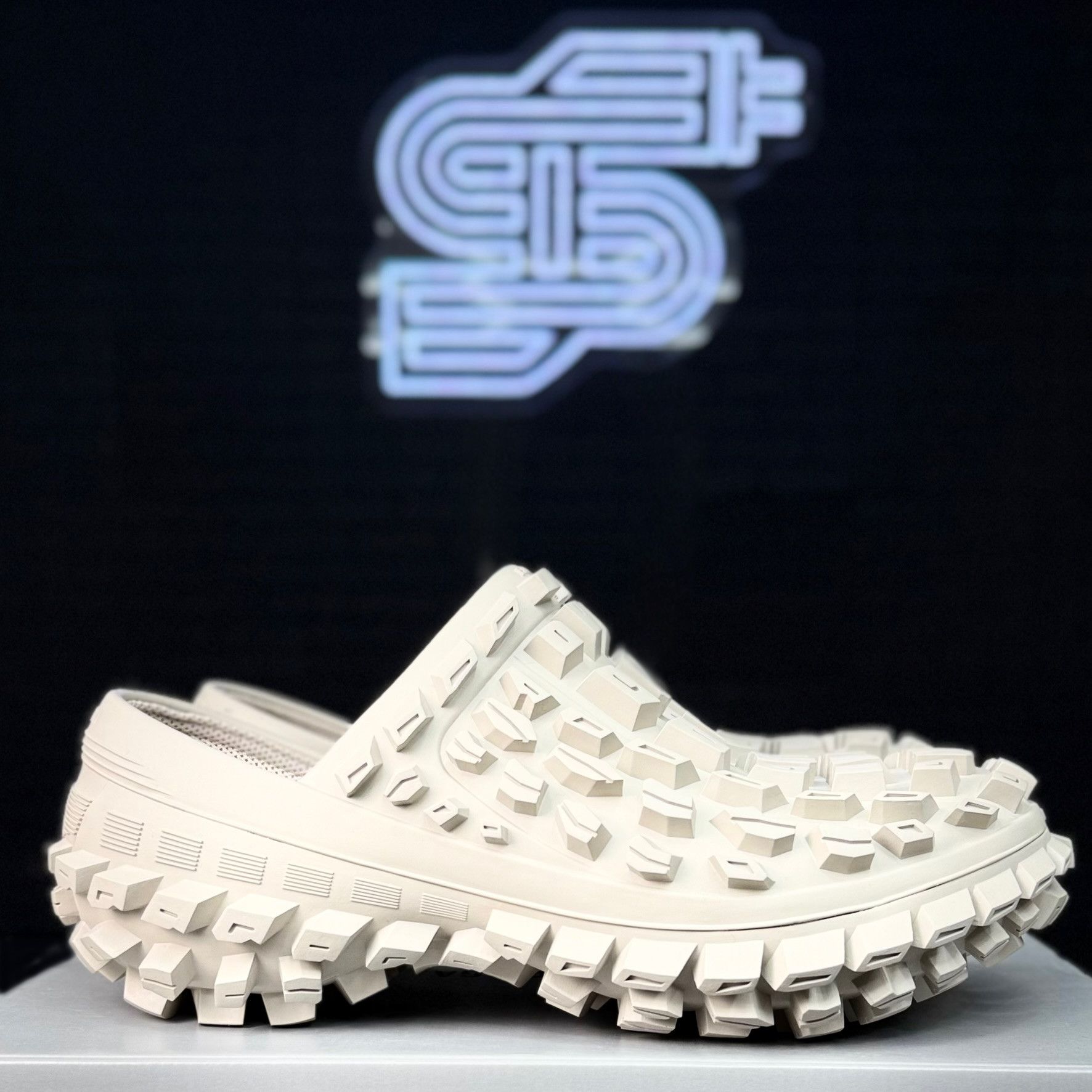 Balenciaga Balenciaga Defender Clogs Size US 7.5 / EU 40-41 - 2 Thumbnail