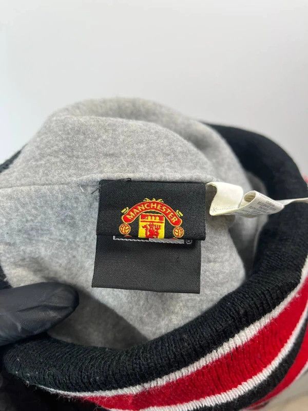New Era Manchester United New Era Red Black White Pom Beanie Hat Size ONE SIZE - 5 Thumbnail