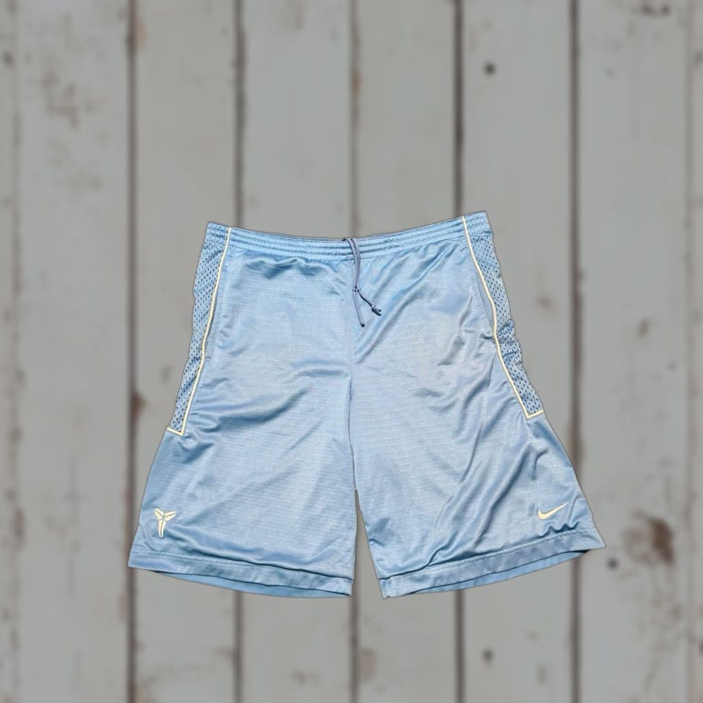 Nike VINTAGE Nike Kobe Bryant Sphere Dry Basketball Shorts University Blue L Men Athletic Shorts Size US 33 - 1 Thumbnail