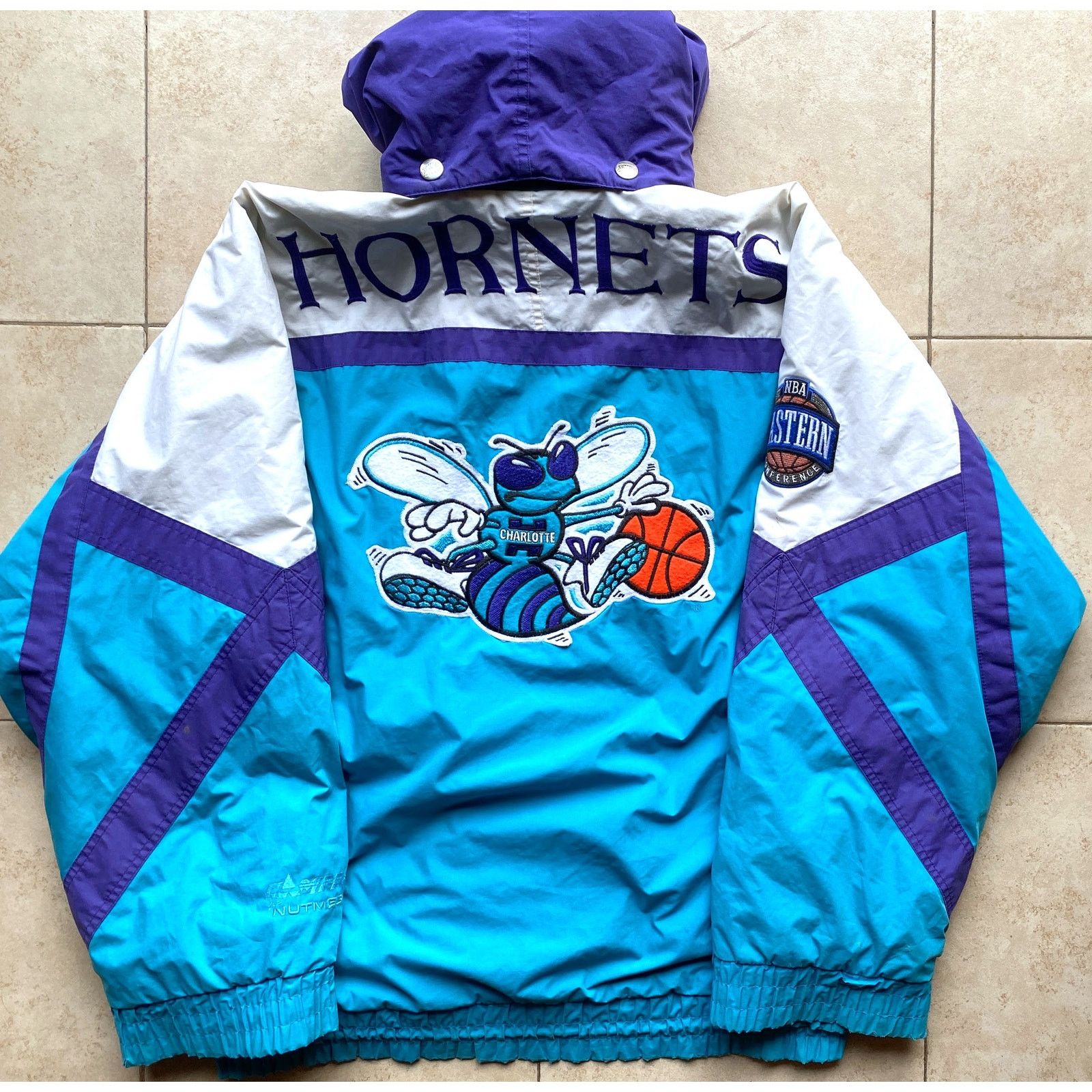 NBA × Starter Charlotte Hornets 90s NUTMEG puffer TAPE L teal NBA vintage Size US L / EU 52-54 / 3 - 3 Thumbnail