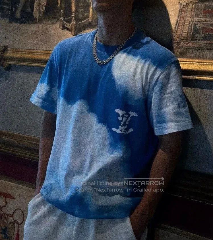Louis Vuitton lv cloud print short sleeve t. Size US M / EU 48-50 / 2 - 4 Thumbnail