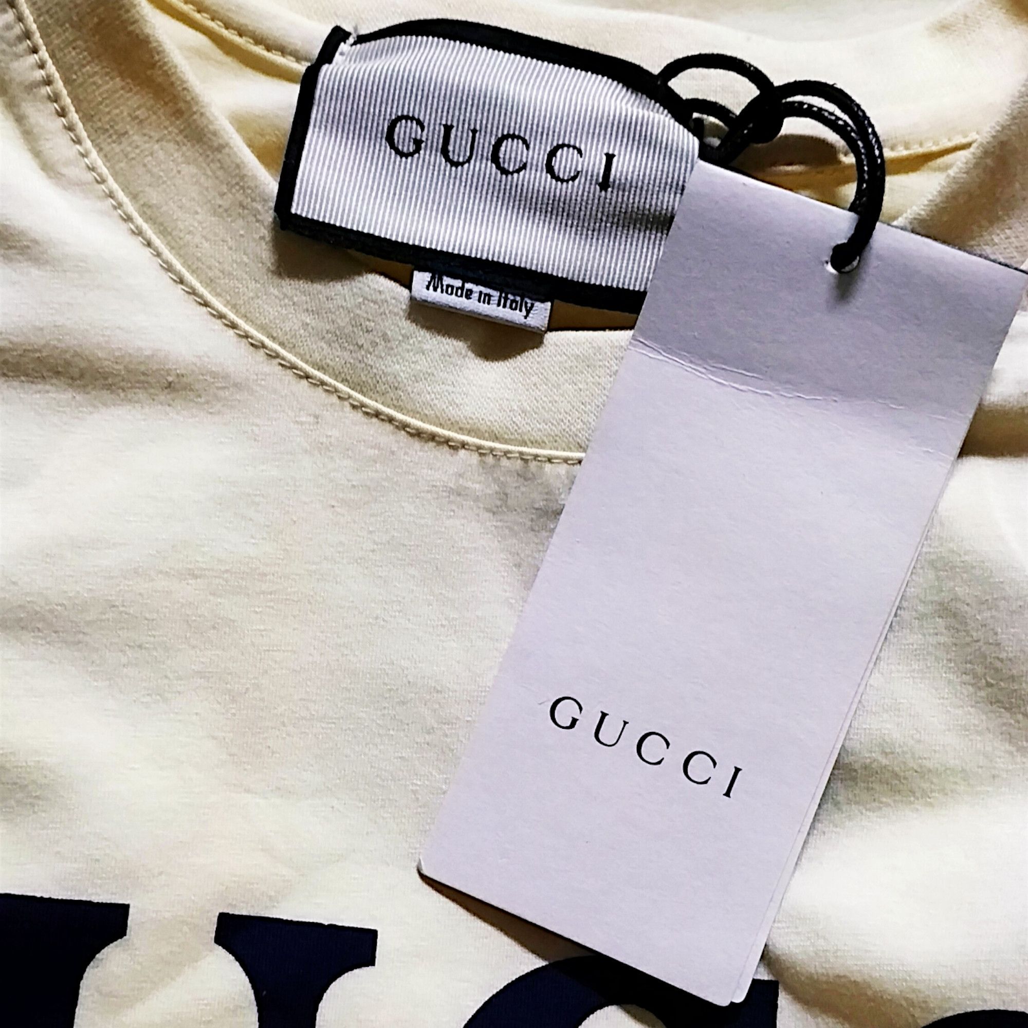 Gucci Gucci big Logo tshirts authentic Size US S / EU 44-46 / 1 - 3 Thumbnail