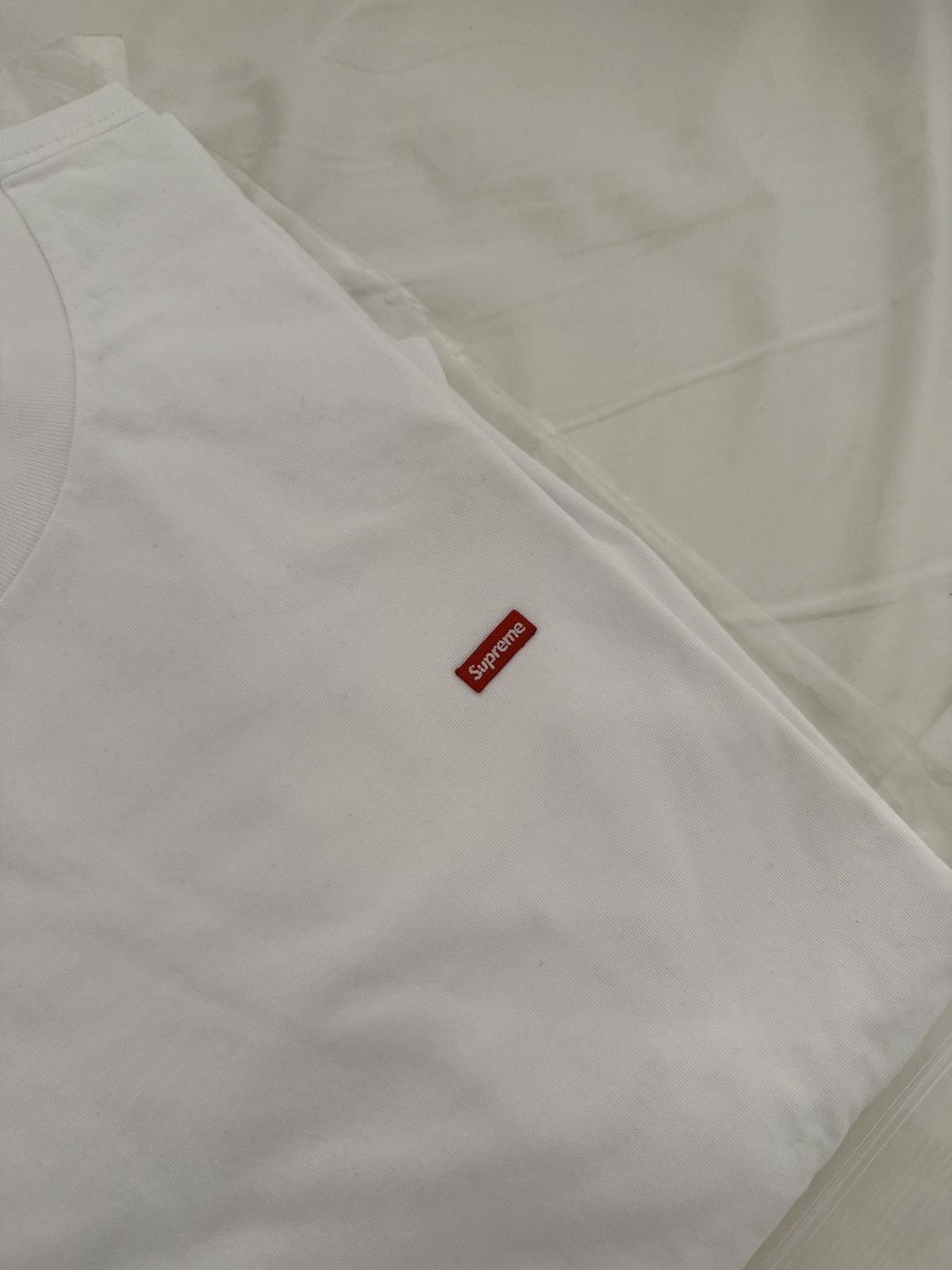 Supreme Supreme small logo white tee medium Size US M / EU 48-50 / 2 - 2 Thumbnail