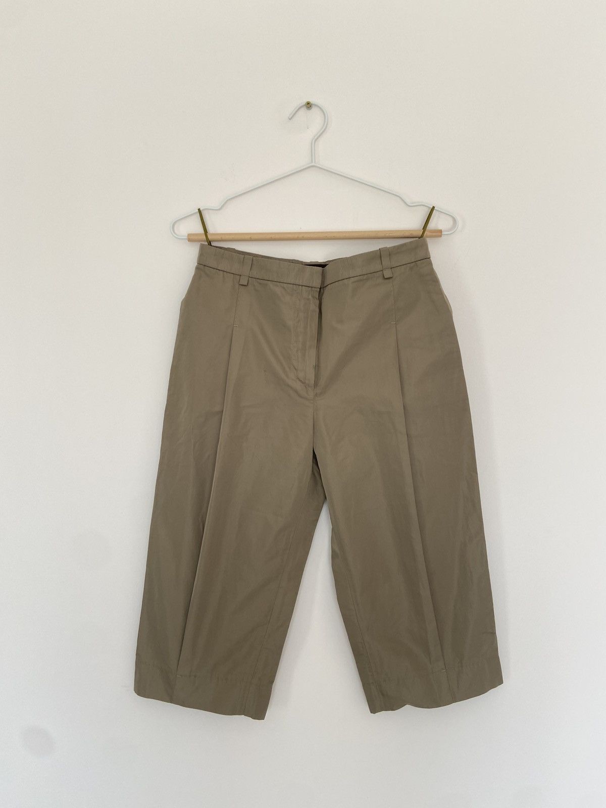 Louis Vuitton Louis Vuitton Capri Shorts Size 25" / US 0 / IT 36 - 1 Thumbnail