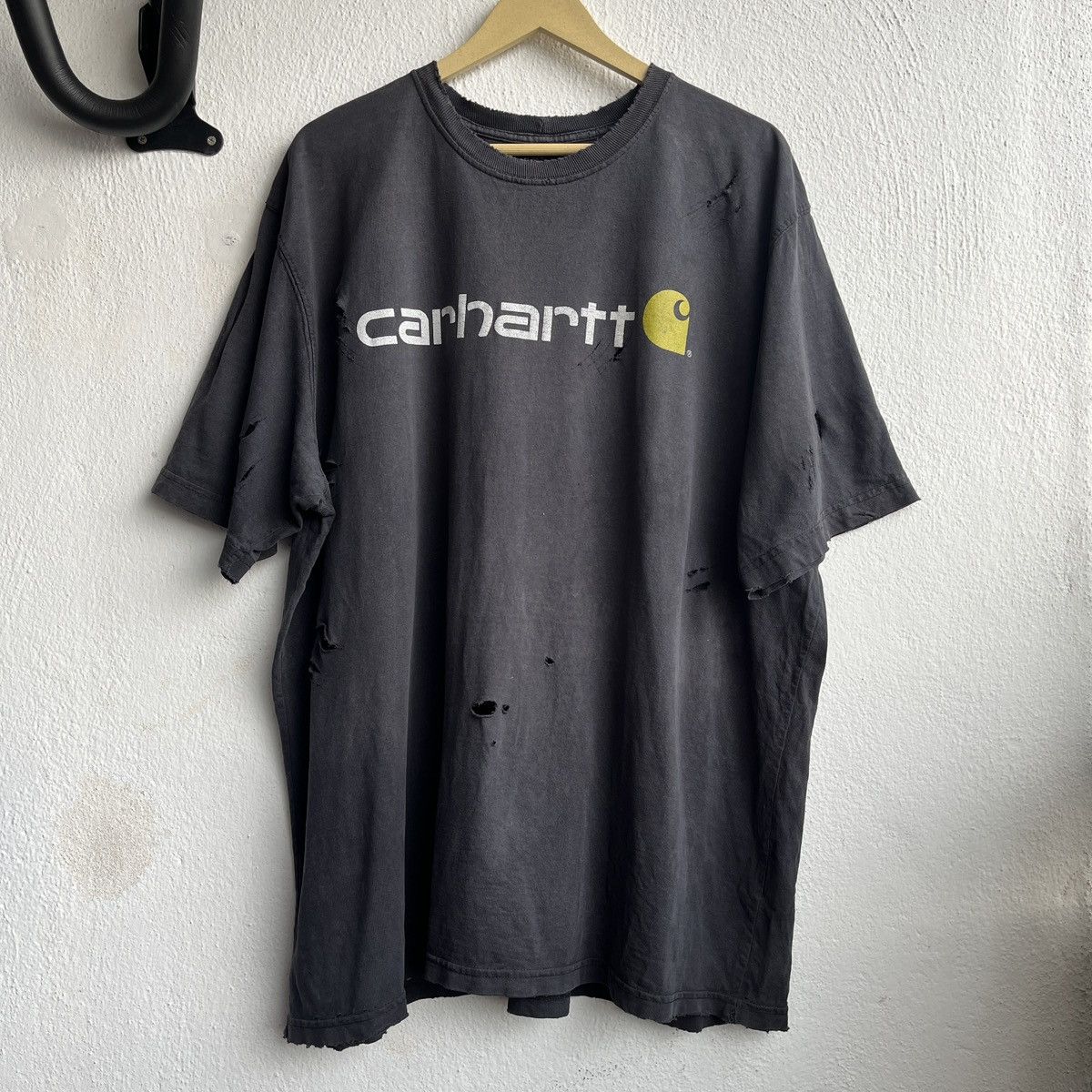 Carhartt DISTRESSED FADED CARHARTT DETROIT RIPPED TSHIRT Size US XXL / EU 58 / 5 - 1 Thumbnail