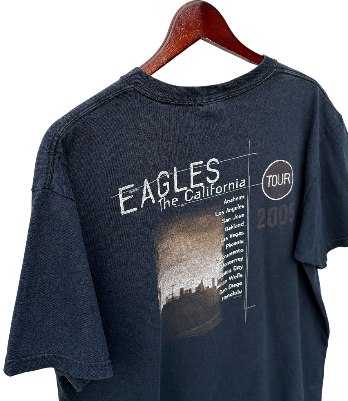 Band Tees Y2K Sun Faded Eagles The California Tour 2005 Tee Size US L / EU 52-54 / 3 - 10 Thumbnail