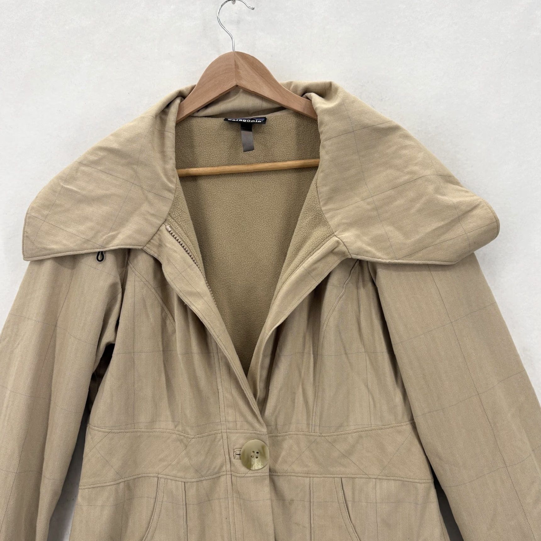 Patagonia Patagonia Coat Womens Medium Beige Fleece Lined Herringbone Trench Travel Casual Size M / US 6-8 / IT 42-44 - 2 Thumbnail