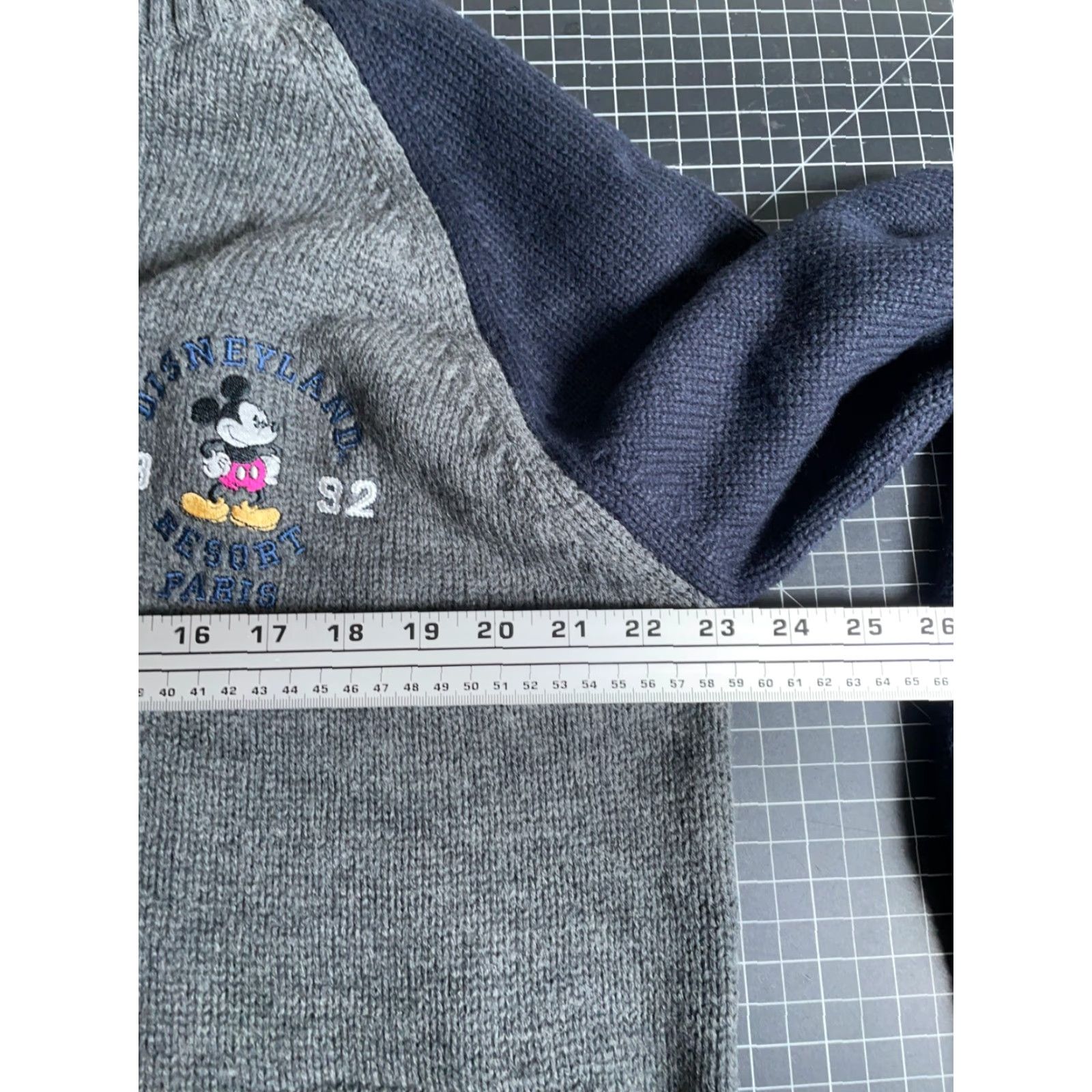 Disney Disneyland Resort Paris Full Zip Sweater Adult XL Gray Mickey Mouse Knit Wool-Acrylic Heavyweight Embroidered Vintage Disney Men Credit Card: N/A Size US XL / EU 56 / 4 - 5 Thumbnail