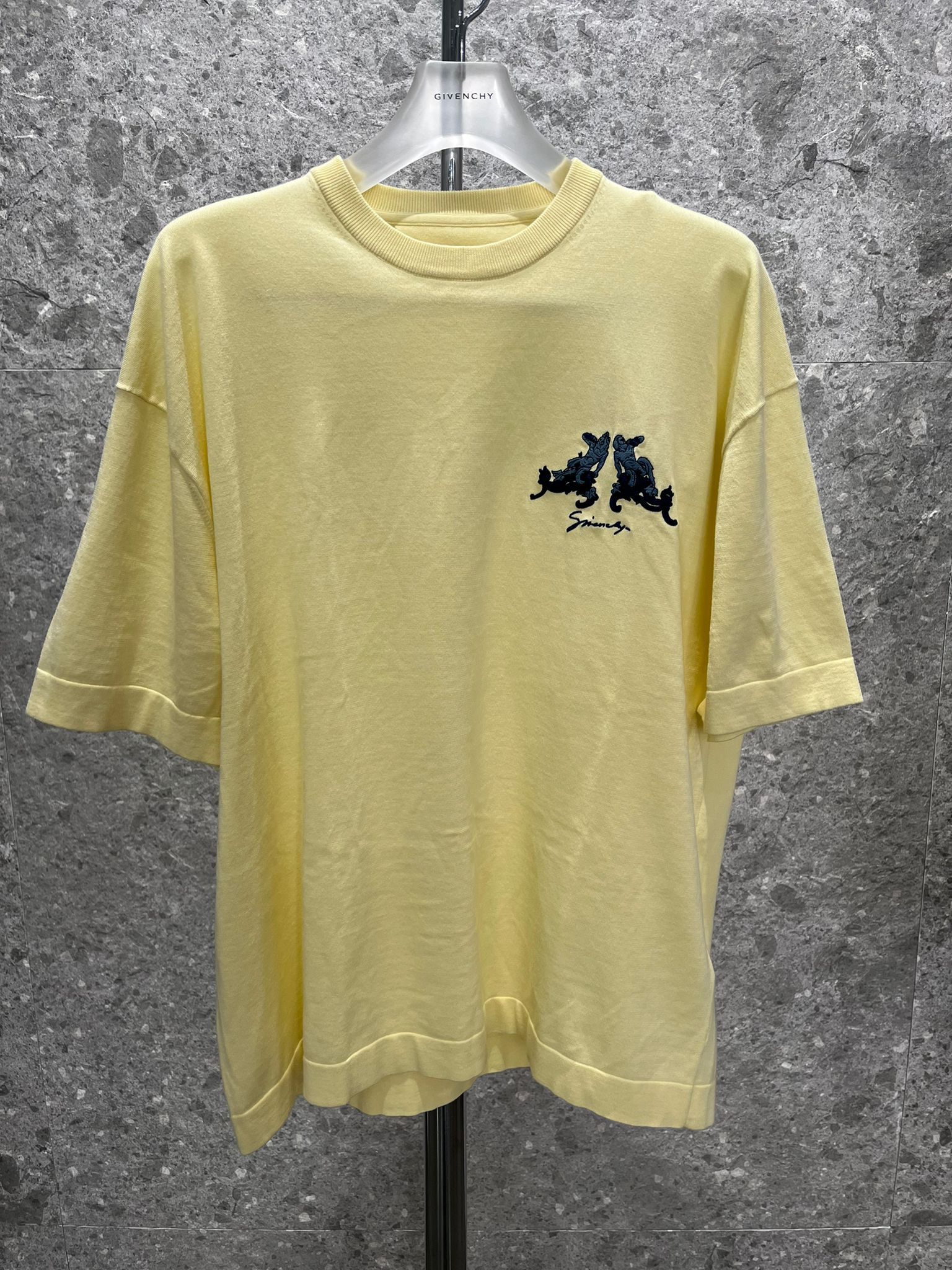 Givenchy oc11z0725 T-Shirt in Banana Size US XL / EU 56 / 4 - 5 Thumbnail