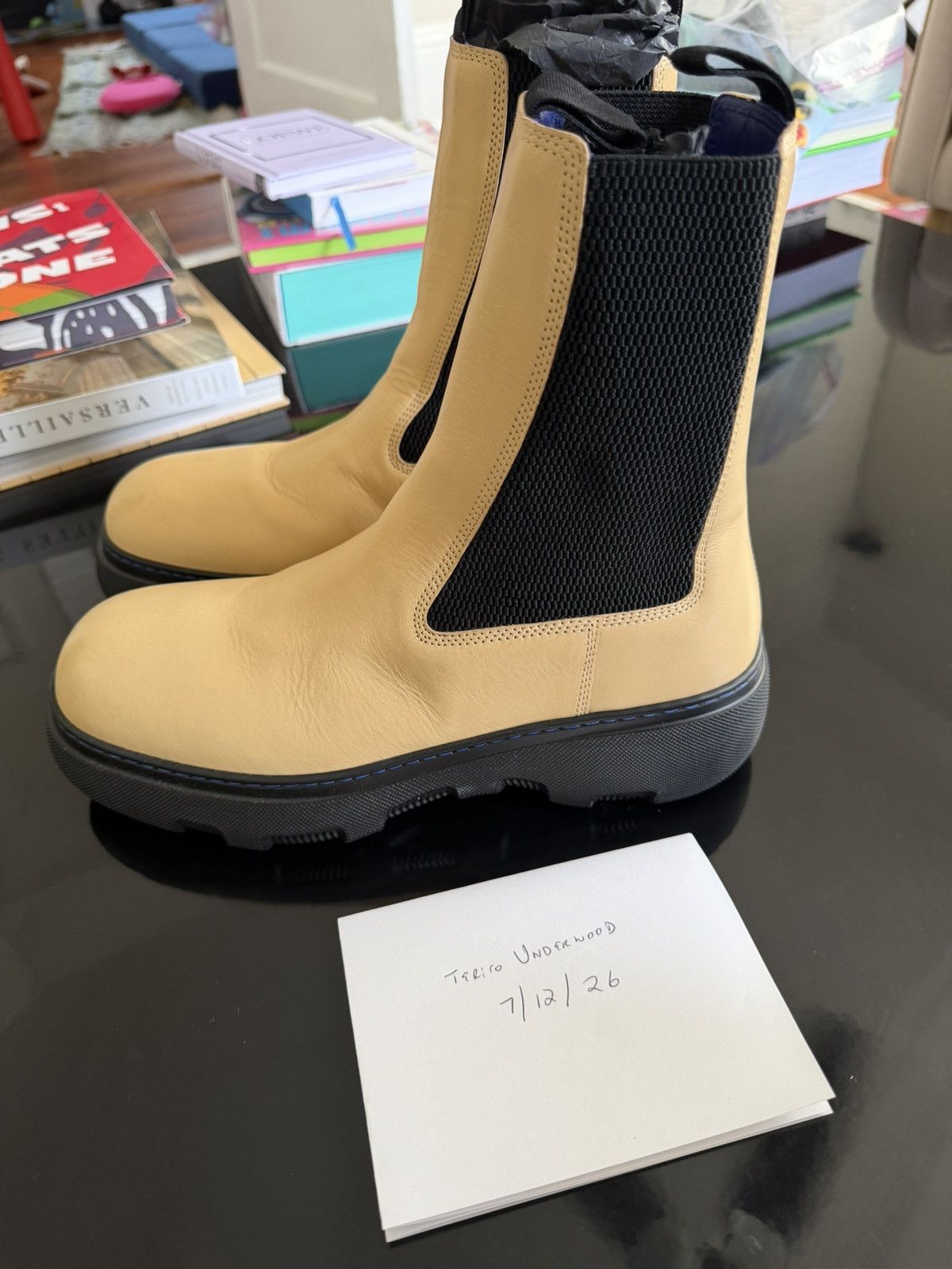 Burberry Like New! BURBERRY Leather Chelsea Boots Size 41/8  display picture 3