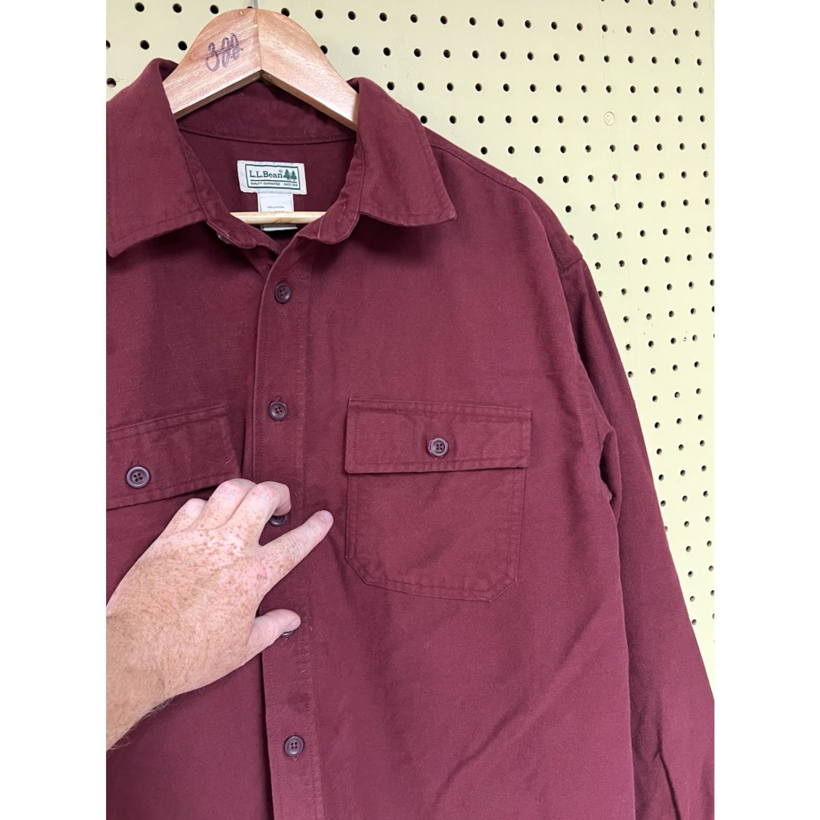 Vintage L.L. Bean Shirt Button-Up Long Sleeve Mens Red Cotton Workwear Casual Brick Sportsman 0 MT03 Regular Size L Size US L / EU 52-54 / 3 - 7 Thumbnail