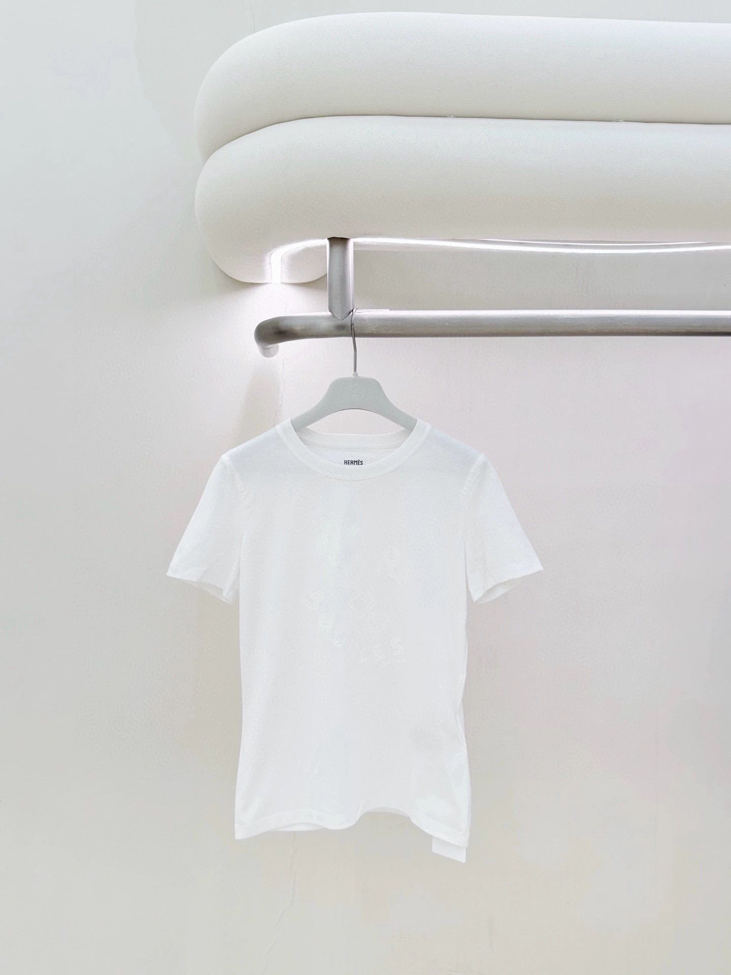 Hermes Hermes White Letter Print Short Sleeve - dmc Size US XS / EU 42 / 0 - 1 Thumbnail