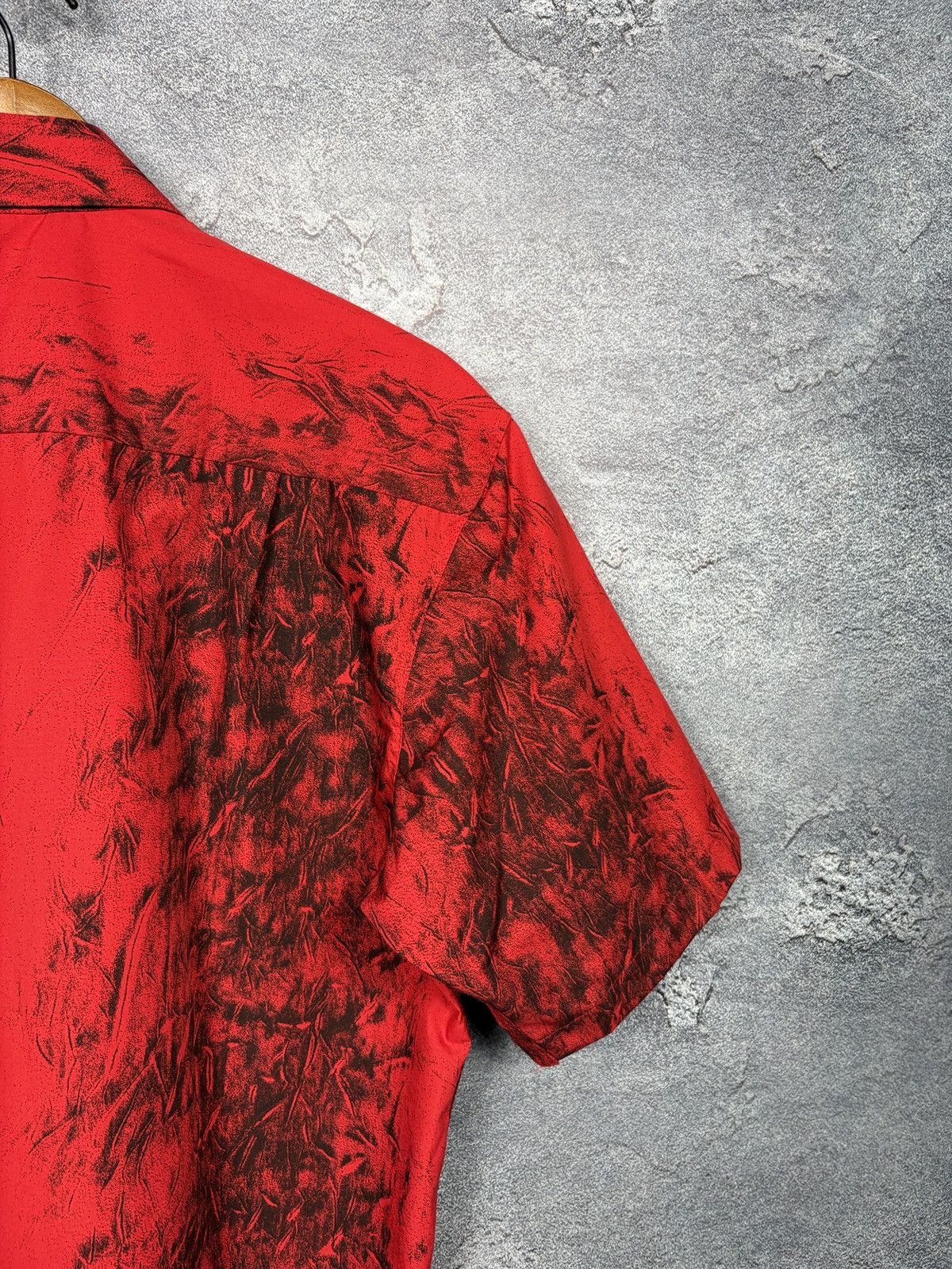 Versace Vintage Versace Red Abstract Pattern Hawaii Shirt Size US M / EU 48-50 / 2 - 13 Thumbnail