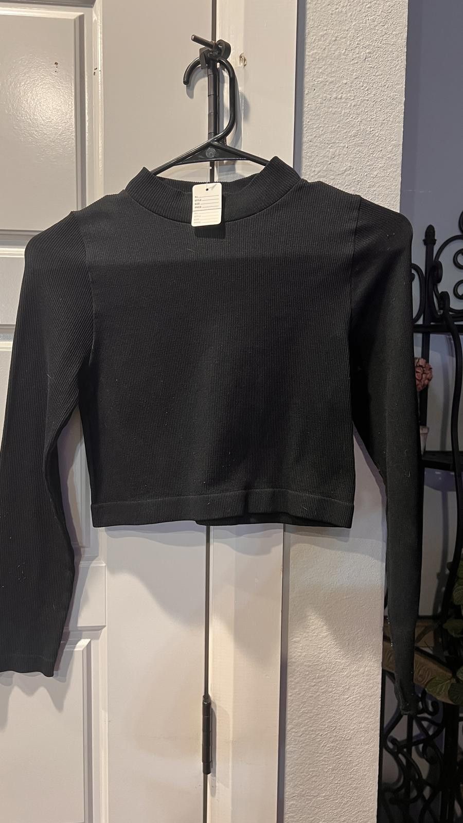 Aran Isles Knitwear Aura Black Cropped Long Sleeve Top Size M / US 6-8 / IT 42-44 - 2 Thumbnail