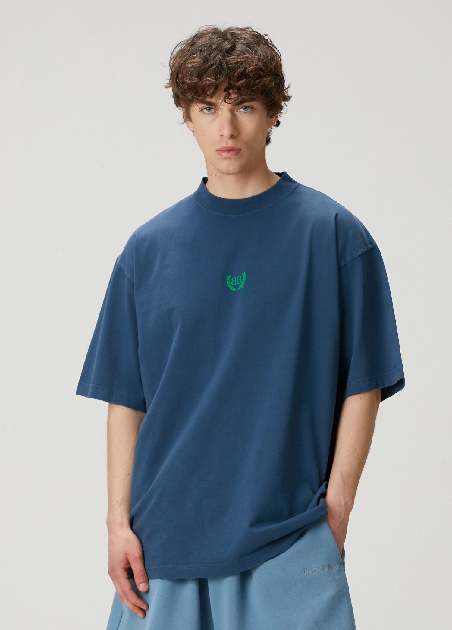 Balenciaga BALENCIAGA Laurel BB logo blue oversize t-shirt Size Medium Size US M / EU 48-50 / 2 - 1 Thumbnail