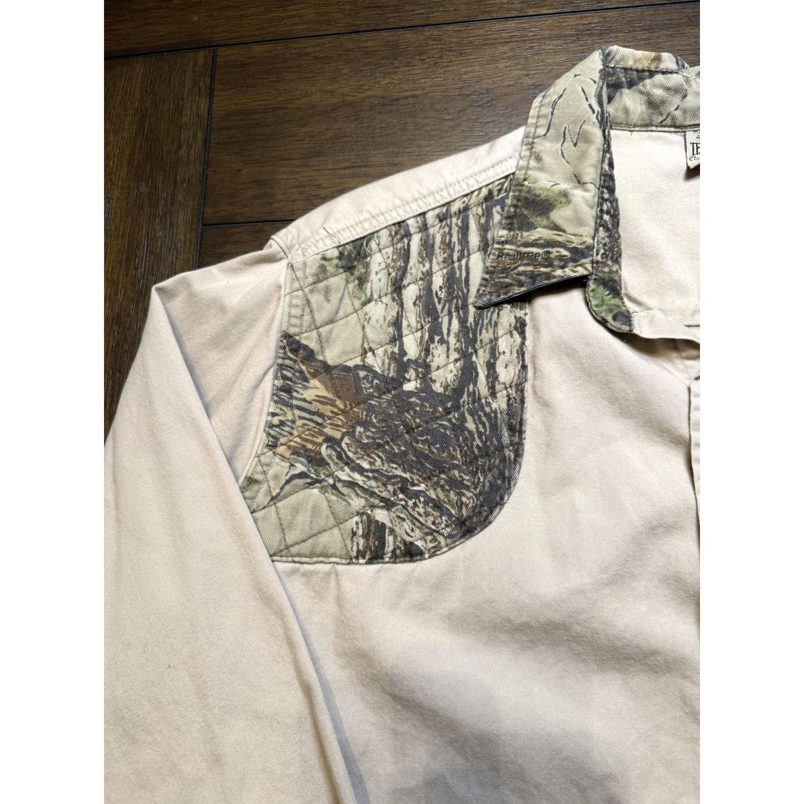 Realtree VINTAGE Team Realtree Shirt Mens Large Tan Camo Hunting Quilted Button-Up Made in USA Size US L / EU 52-54 / 3 - 3 Thumbnail