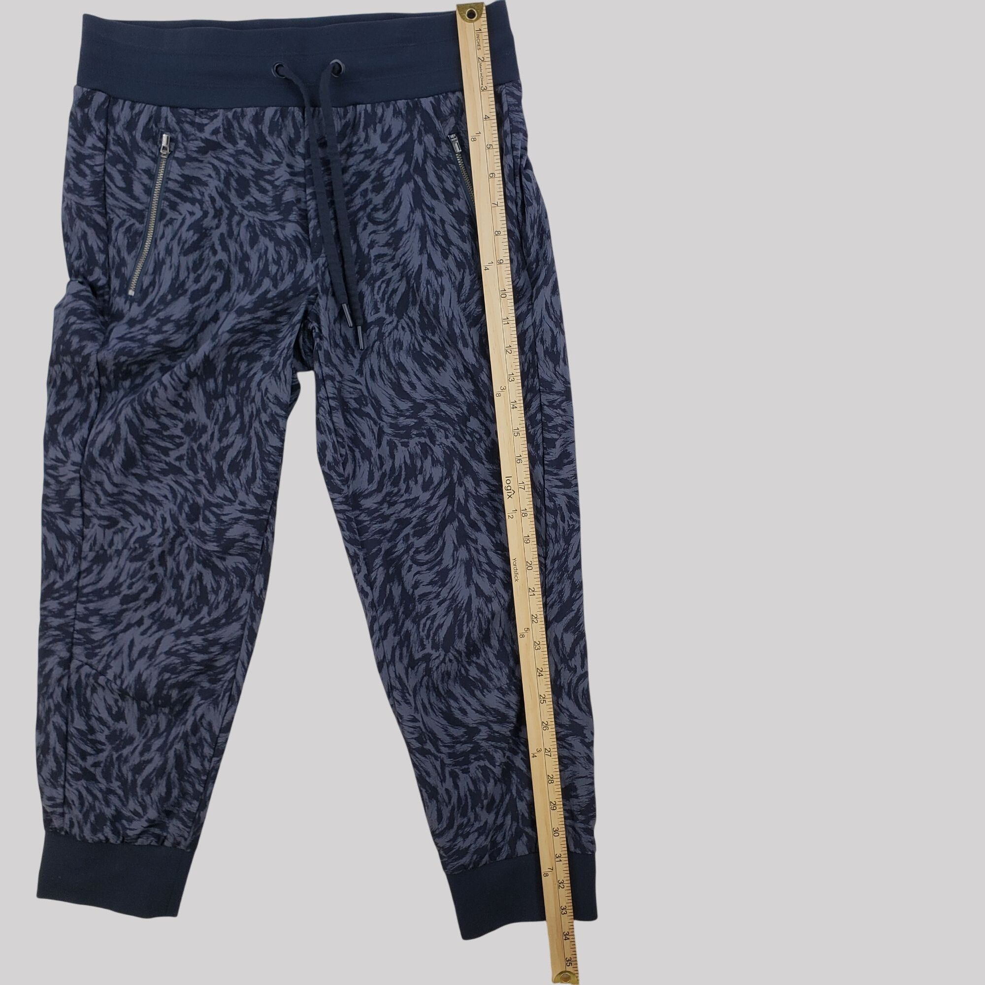 Athleta Athleta Trekkie North Printed Crop 23" Joggers Size 6 Size 28" / US 6 / IT 42 - 9 Thumbnail