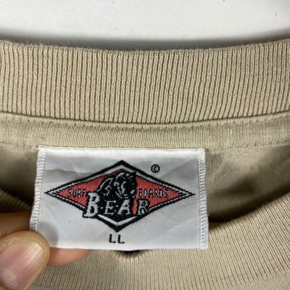 Vintage Vintage 00's BEAR SURFBOARDS Logo Graphic Surf Tee Shirt Size US L / EU 52-54 / 3 - 6 Thumbnail