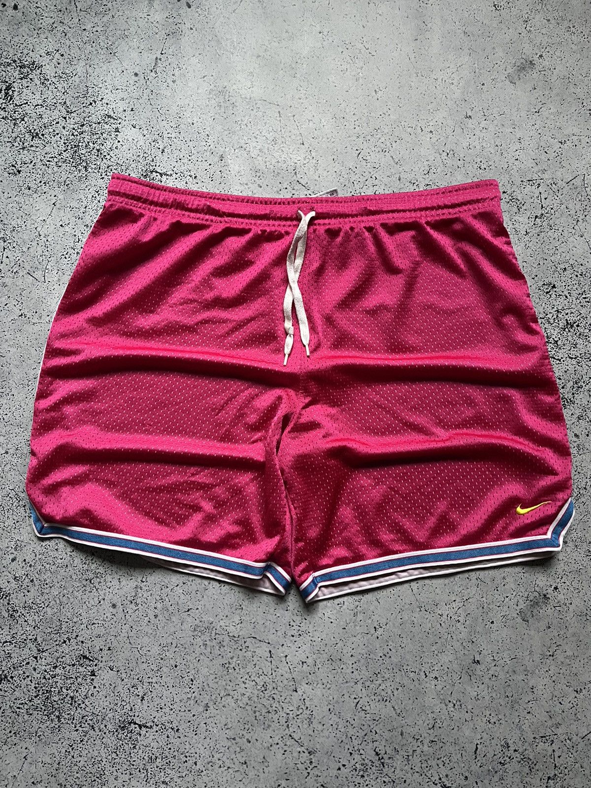 Nike × Vintage Vintage Nike Baggy Shorts Mini Swoosh Y2K USA Size US 32 / EU 48 - 1 Thumbnail