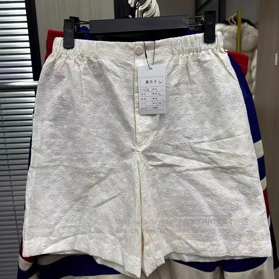 Gucci White Patterned Shorts Size 36. Size US 36 / EU 52 - 1 Thumbnail