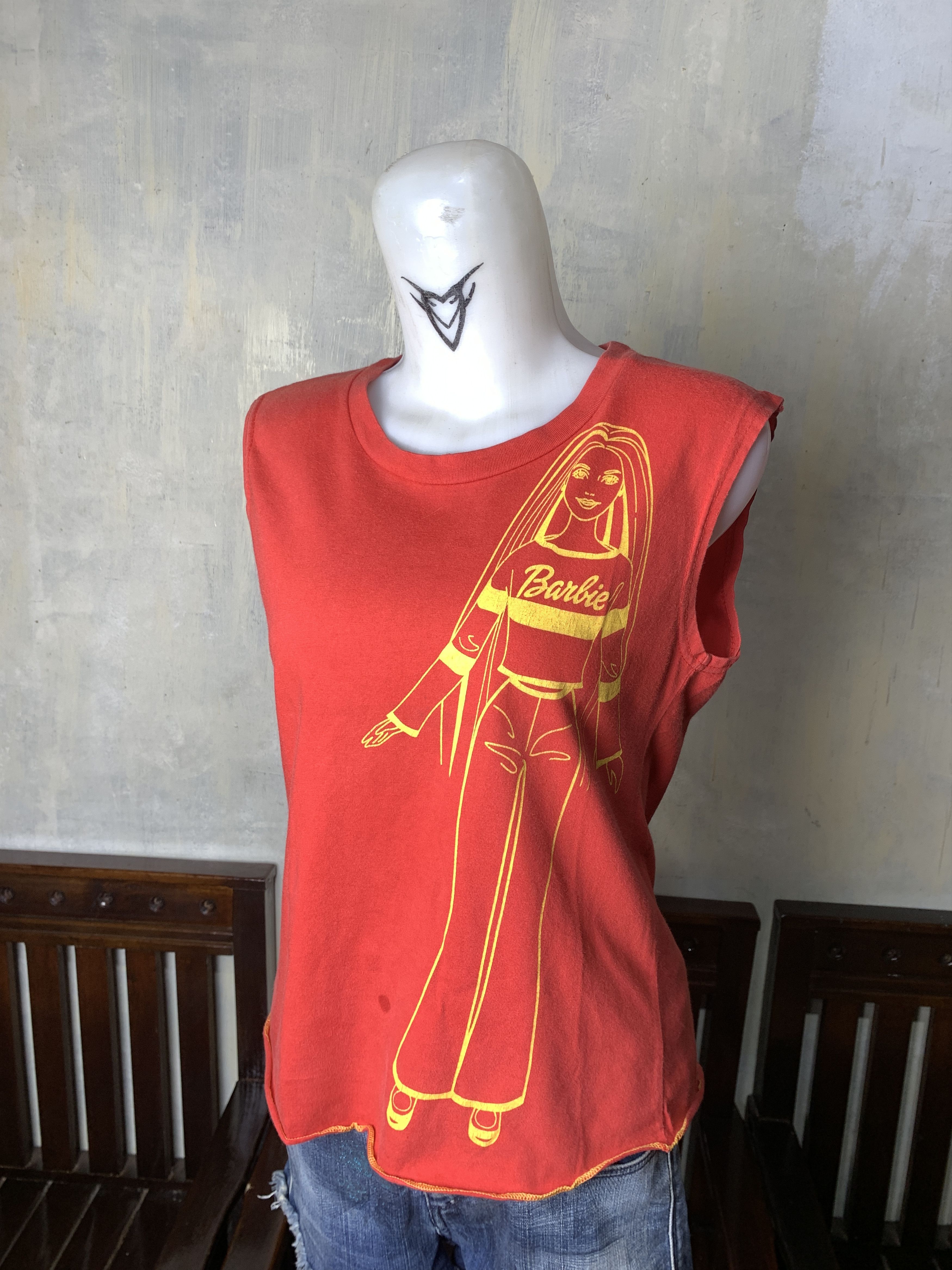 Japanese Brand 2000s Barbie Red Cute Sleeveless Tee (M) Size M / US 6-8 / IT 42-44 - 2 Thumbnail