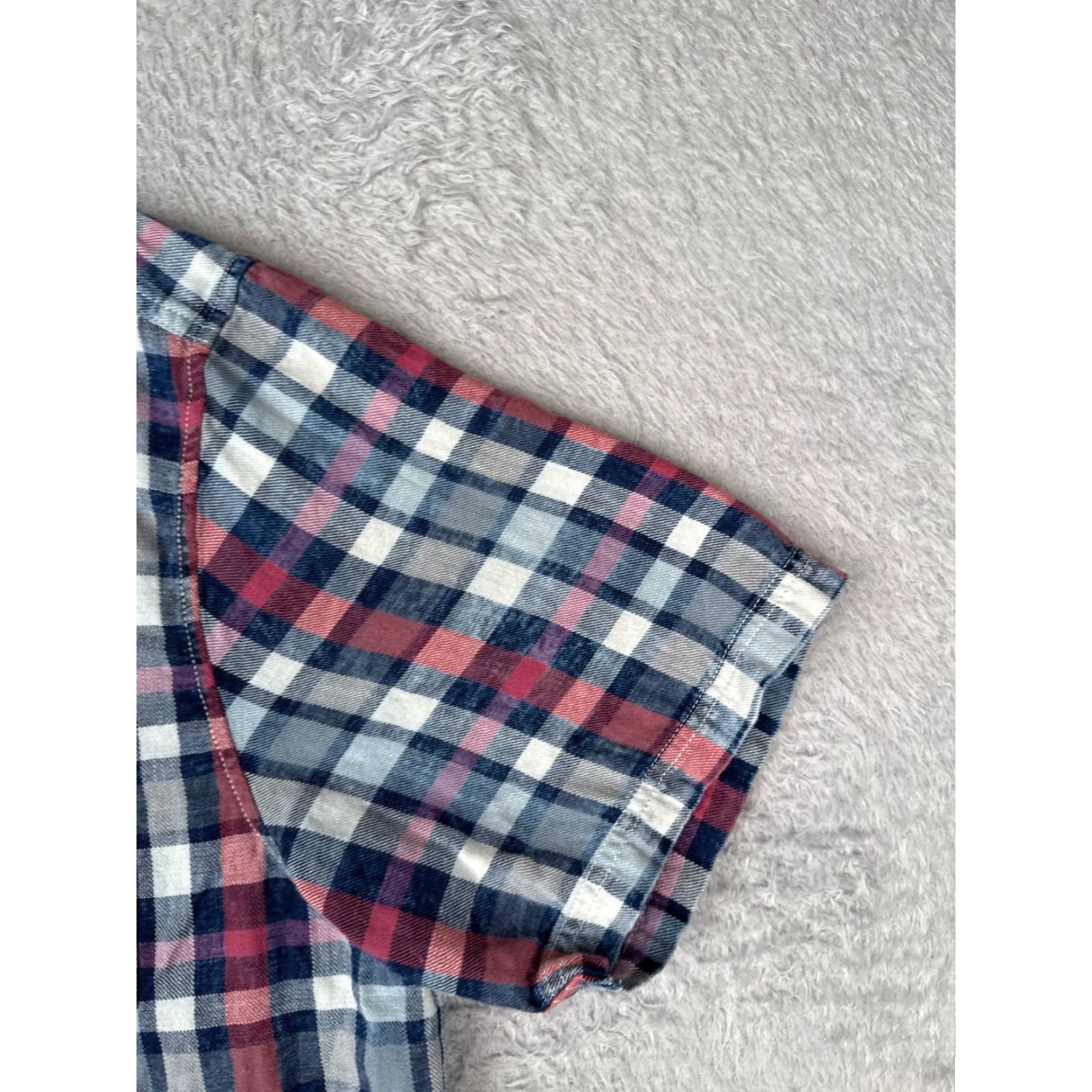 Tommy Bahama Tommy Bahama Shirt Men Large Blue Red Plaid Short Sleeve 100% Cotton Button Up Casual Shirt Mens Vacation Beach Hawaiian Aloha Resort Size US L / EU 52-54 / 3 - 2 Thumbnail