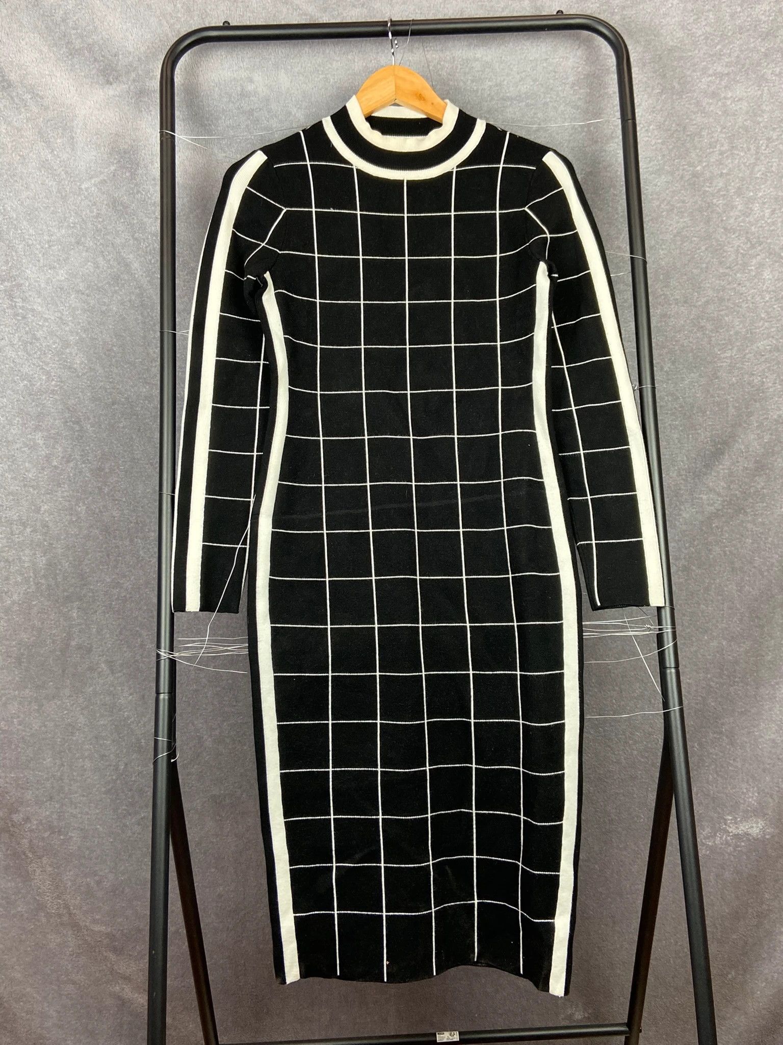 Karen Millen Dress Karen Millen grid knit monochrome bodycon M Size M / US 6-8 / IT 42-44 - 1 Thumbnail