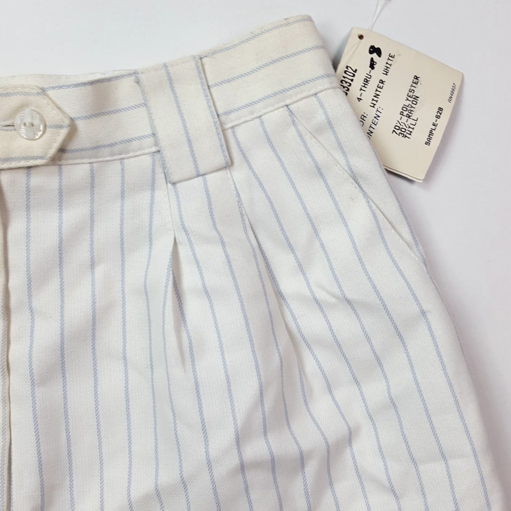 Vintage VINTAGE Tail Sportswear Women's White Striped Pleated Tennis Short 28" Waist 8 Golf Casual 90s Mens Women Girls? Size 30" / US 8 / IT 44 - 4 Thumbnail