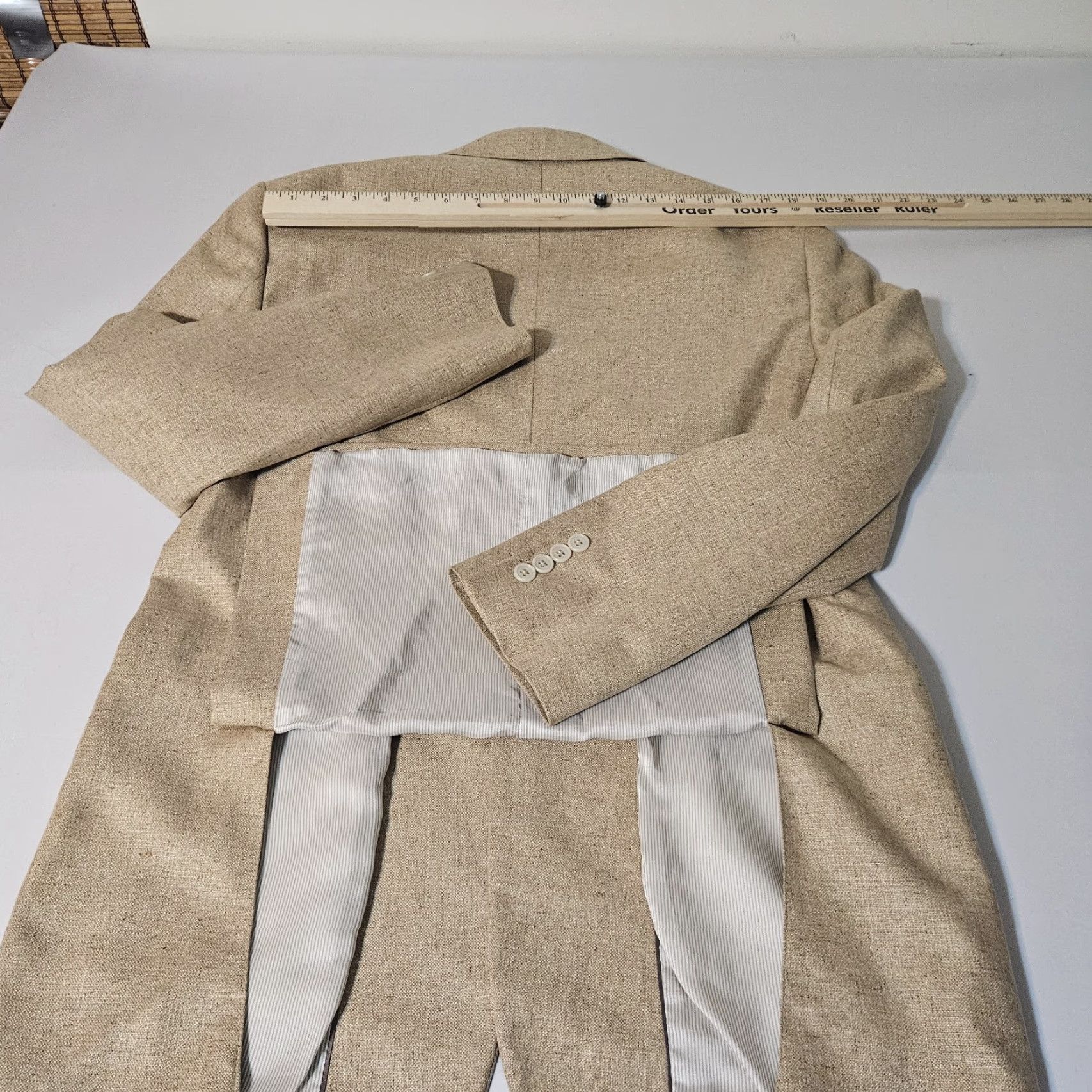 Jos. A. Bank JOS A. BANK Silk 40L Blazer Sport Coat Jacket Beige Tan Plaid 44 Chest Single-Breasted 2 Button Mens Jacket Size 40R - 7 Thumbnail
