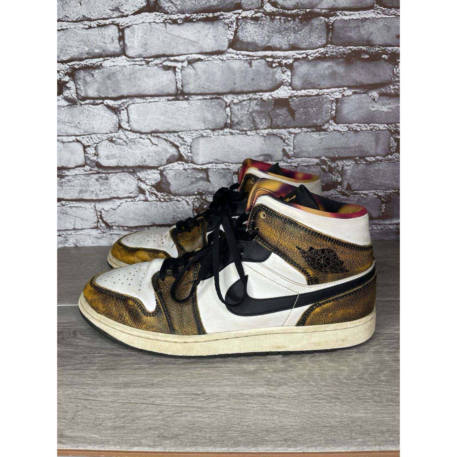 Jordan Brand Air Jordan 1 SE Mid Wear Away Taxi Basketball Shoes Men 13M Size US 13 / EU 46 - 21 Thumbnail
