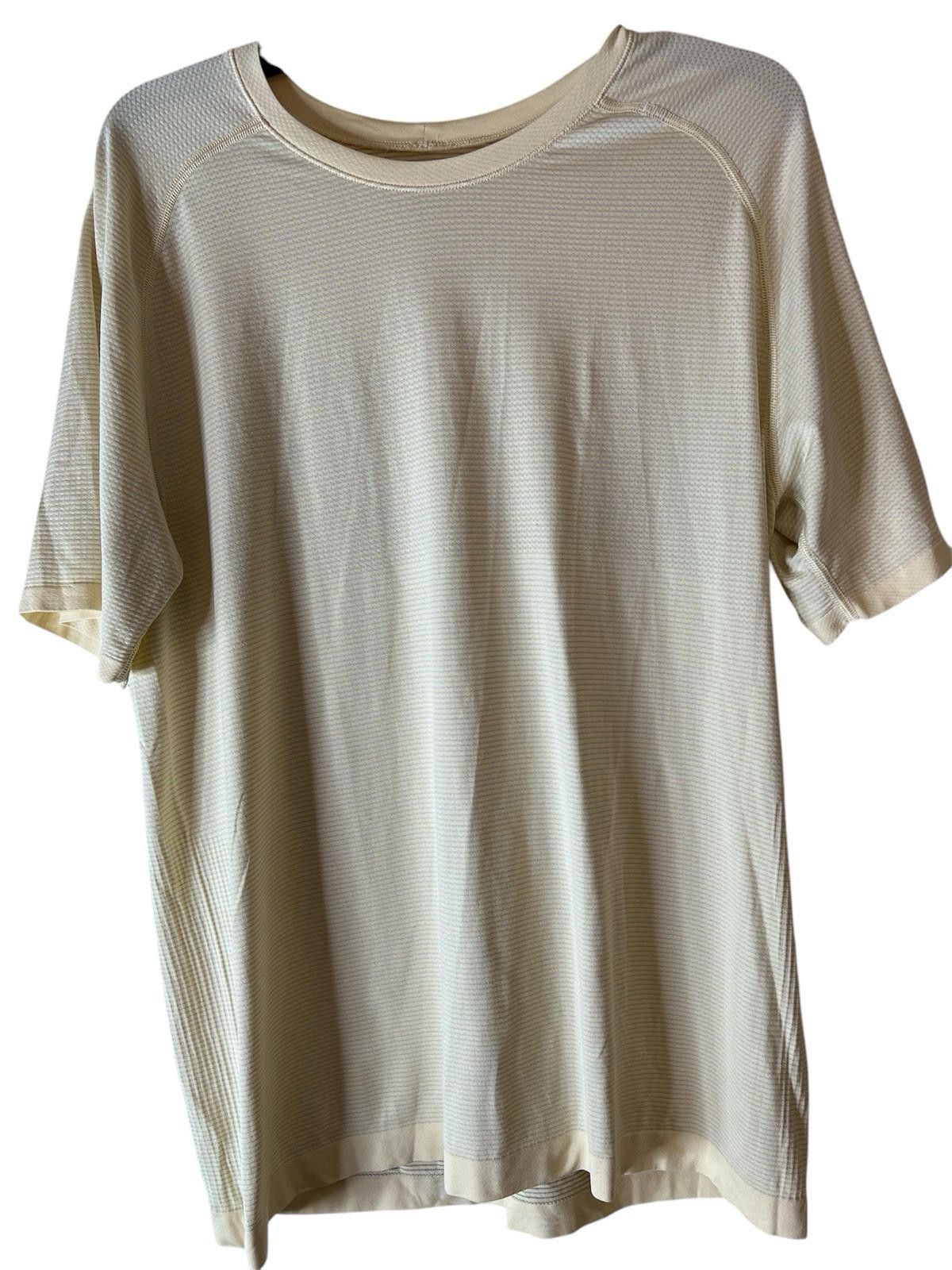 Designer Lululemon Metal Vent Tech Short-Sleeve Shirt Yellow Size XL Size US XL / EU 56 / 4 - 1 Thumbnail