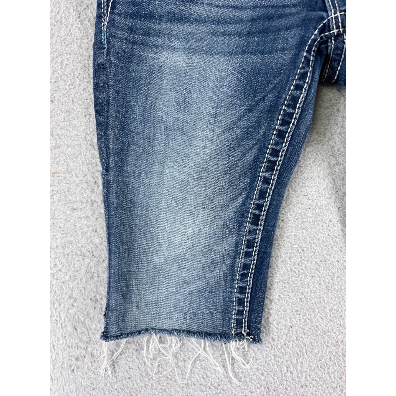Miss Me Miss Me Shorts Women Denim Blue 26x12 Low Rise 5-Pocket Studded Embroidered Lace Button Cotton Blend Casual Party/Cocktail Vintage No 90s? No. Size 26" / US 2 / IT 38 - 3 Thumbnail