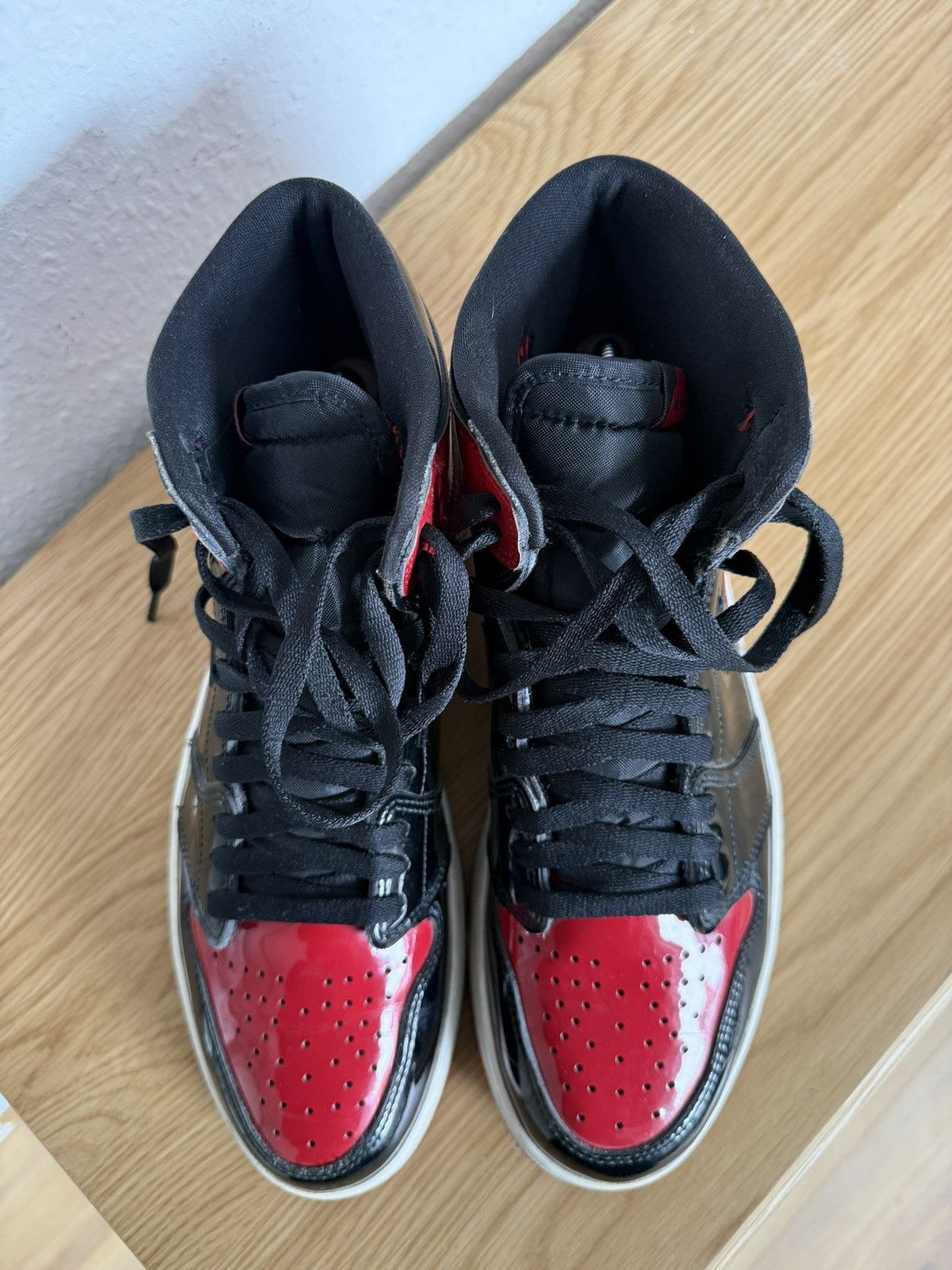 Nike Nike Air Jordan 1 Patent Bred Gloss EU44 Size US 10.5 / EU 43-44 - 6 Thumbnail
