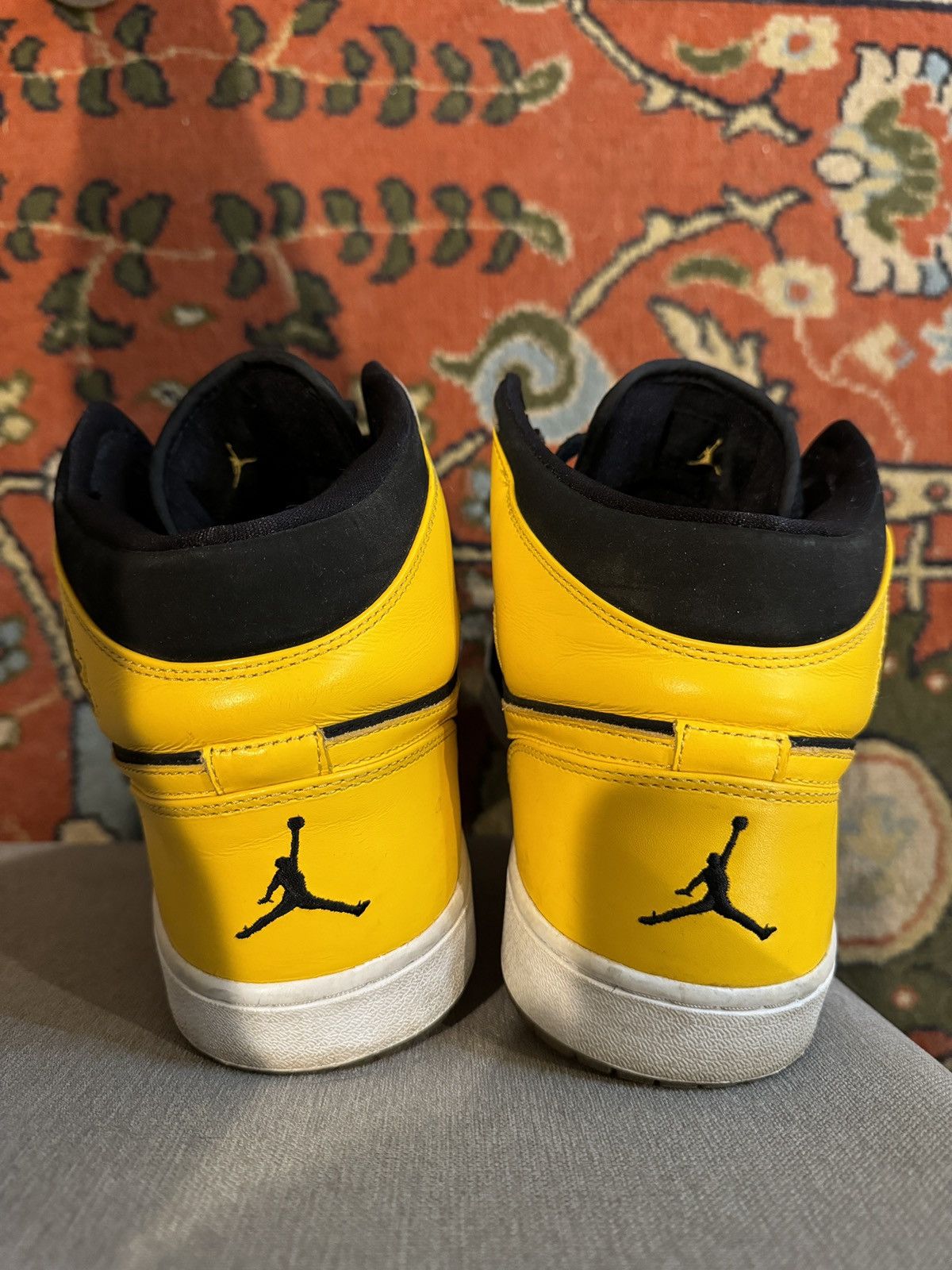 Jordan Brand × Nike Air Jordan 1 Mid New Love Size US 12 / EU 45 - 5 Thumbnail