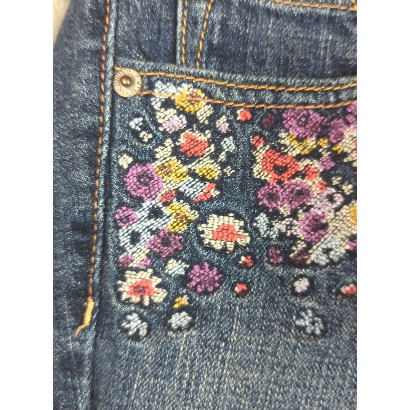 American Eagle Outfitters American Eagle Outfitters Women Denim Jean Shorts Size 8 Low Rise Embroidered Flowers Medium Wash Blue Casual Party Travel Summer Cotton Size 30" / US 8 / IT 44 - 2 Thumbnail
